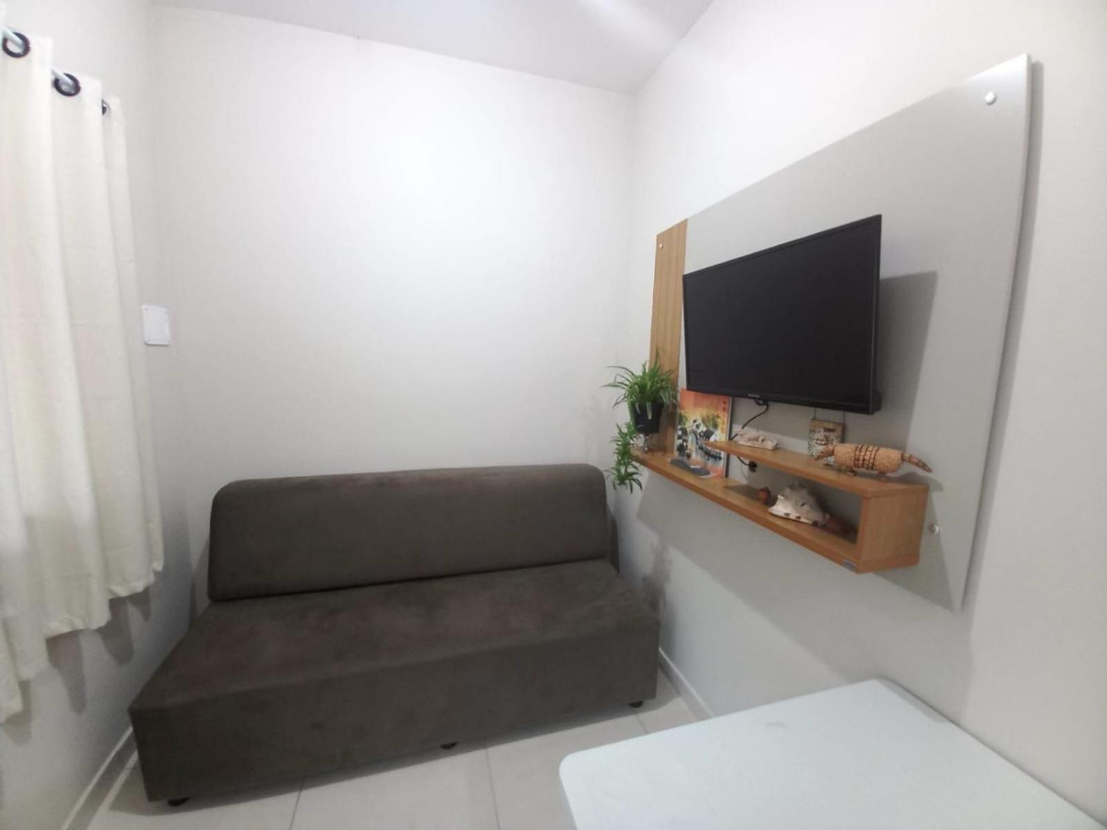 Family Room with Shared Bathroom photo 3