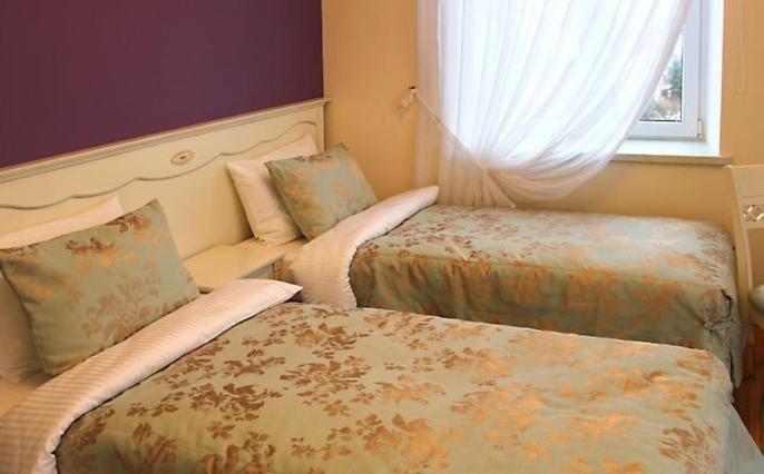 One-Bedroom Apartment - Photo 2