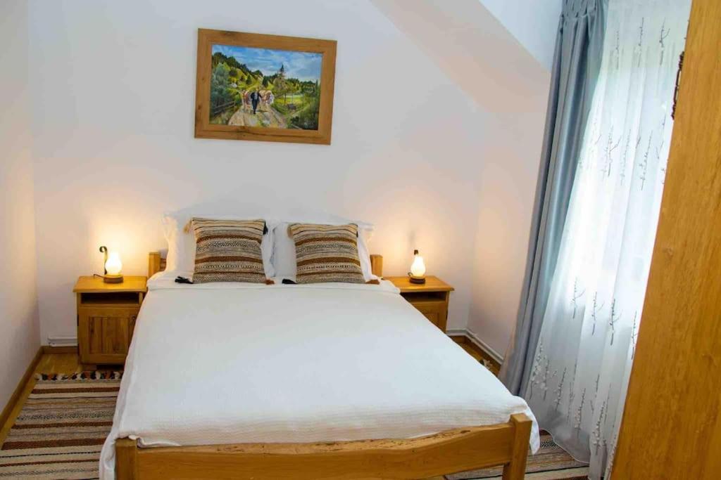 Five-Bedroom House photo 1
