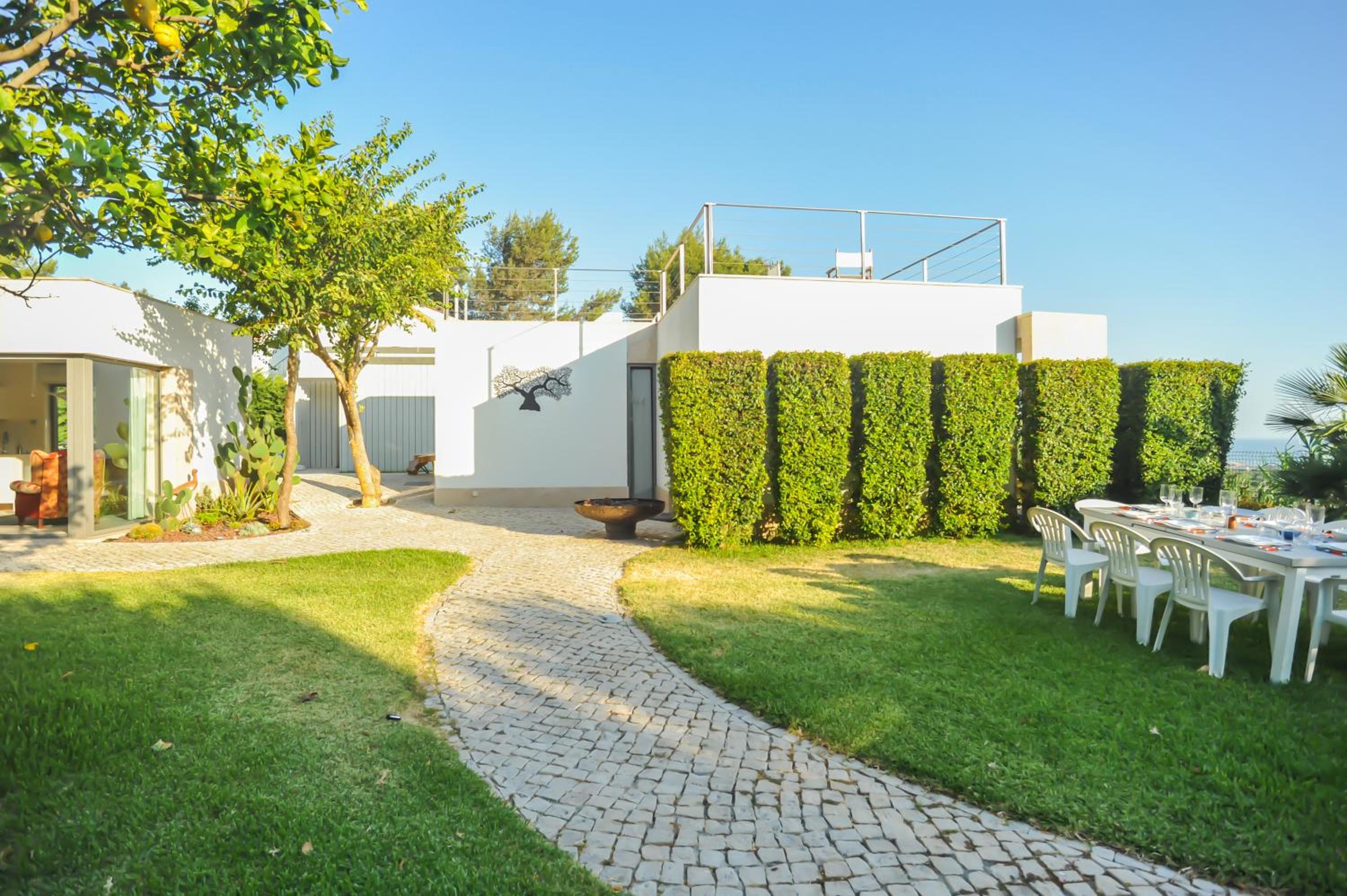 Villa photo 2