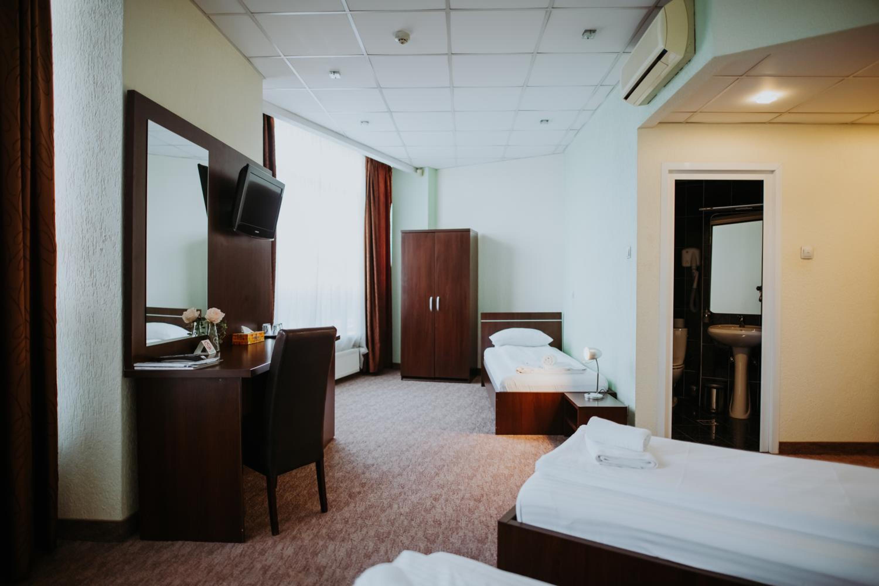 Triple Room - Photo 2