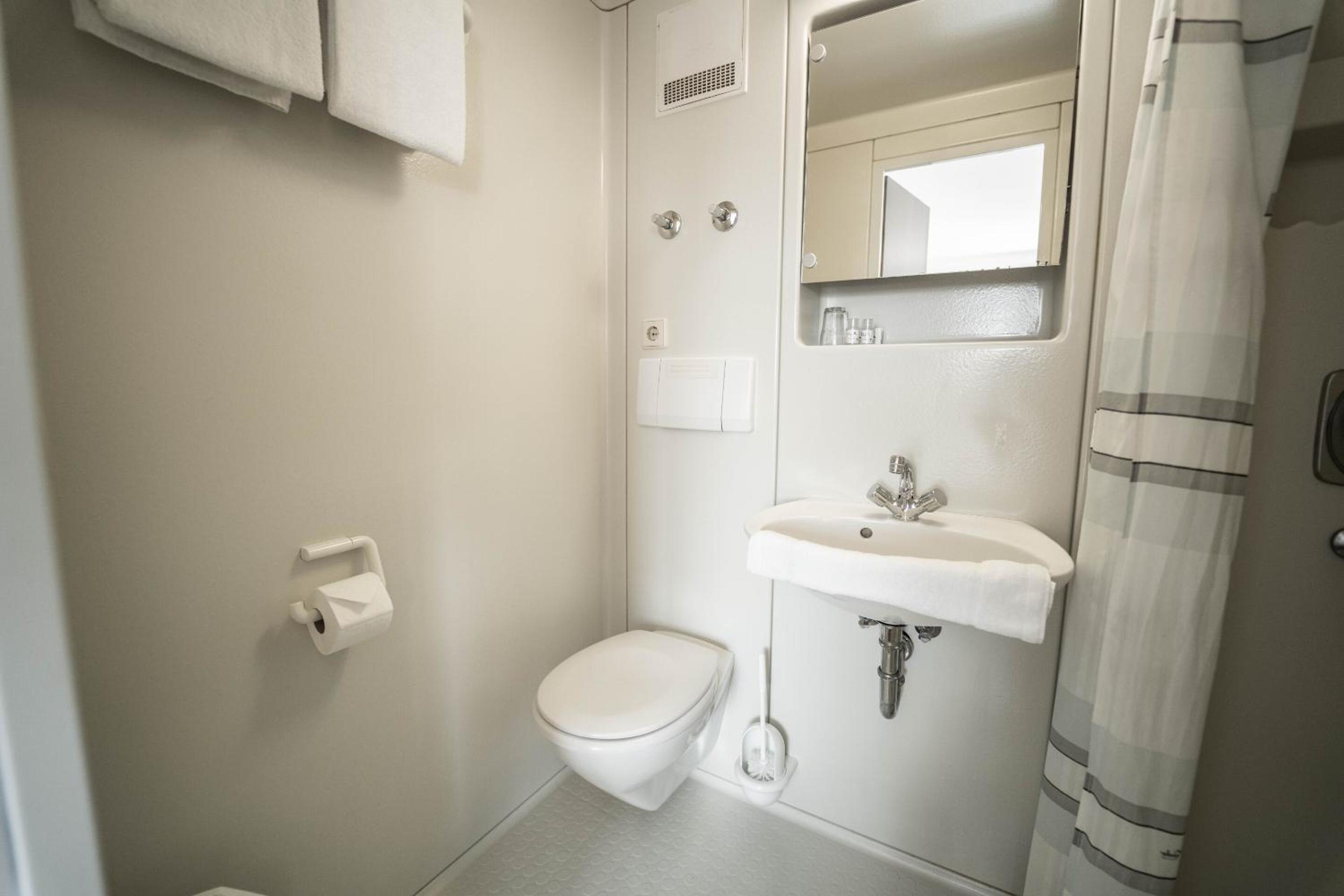 Standard Double Room - Photo 20