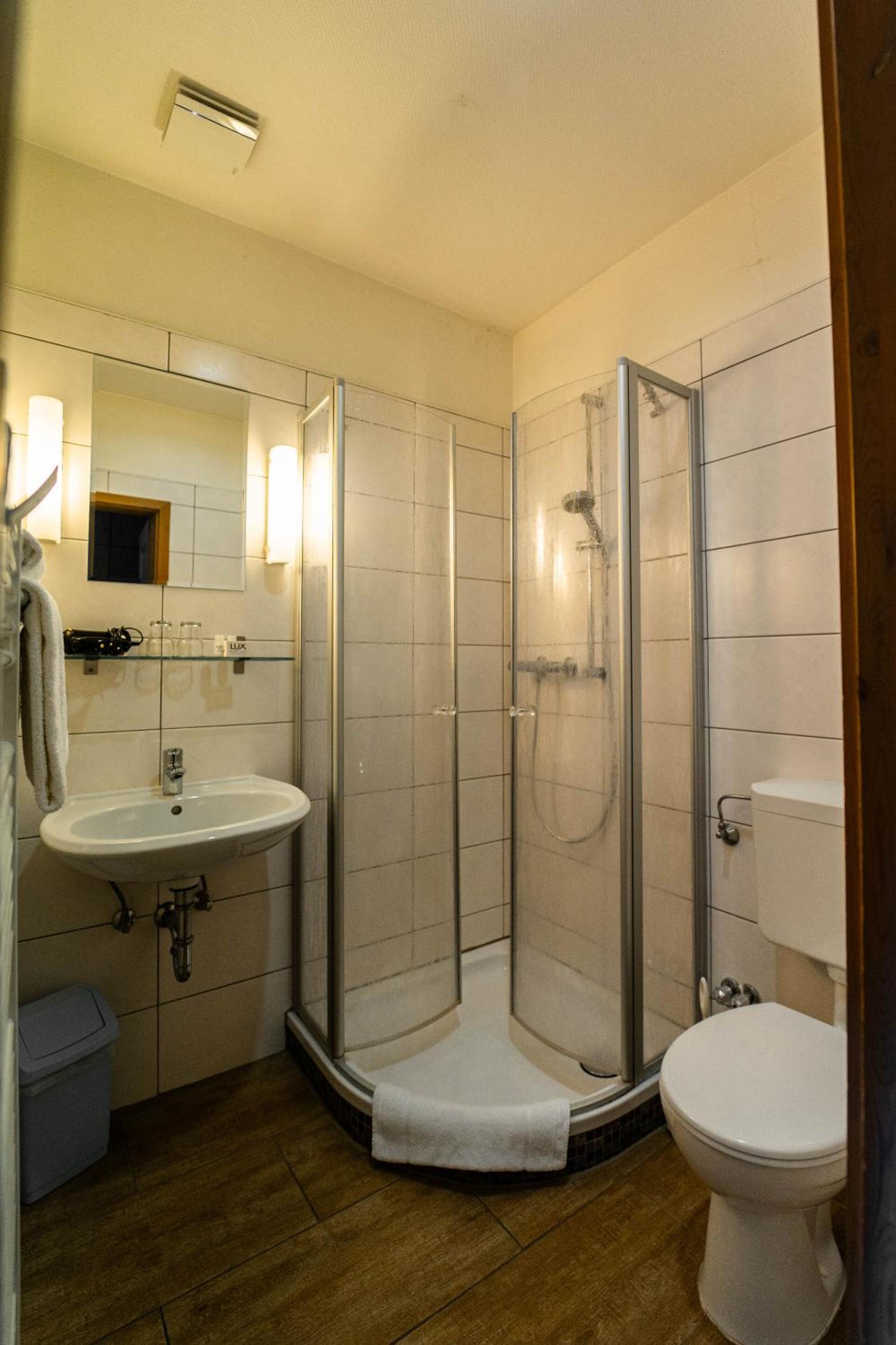 Standard Double Room - Photo 5