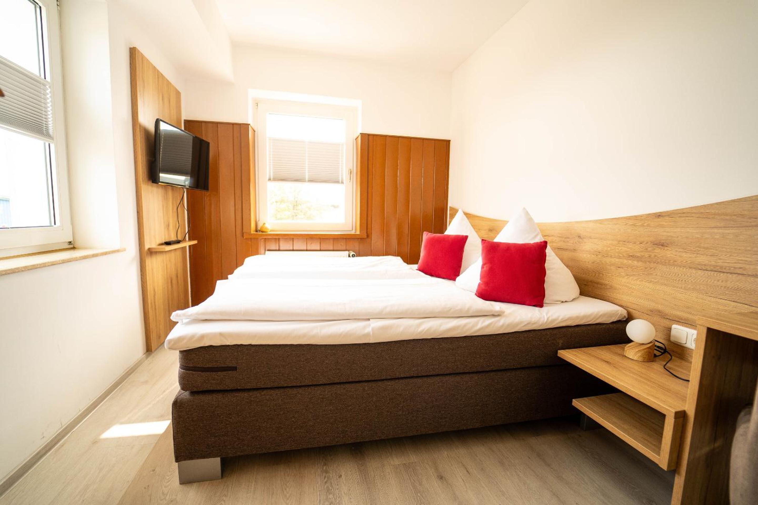 Standard Double Room - Photo 6