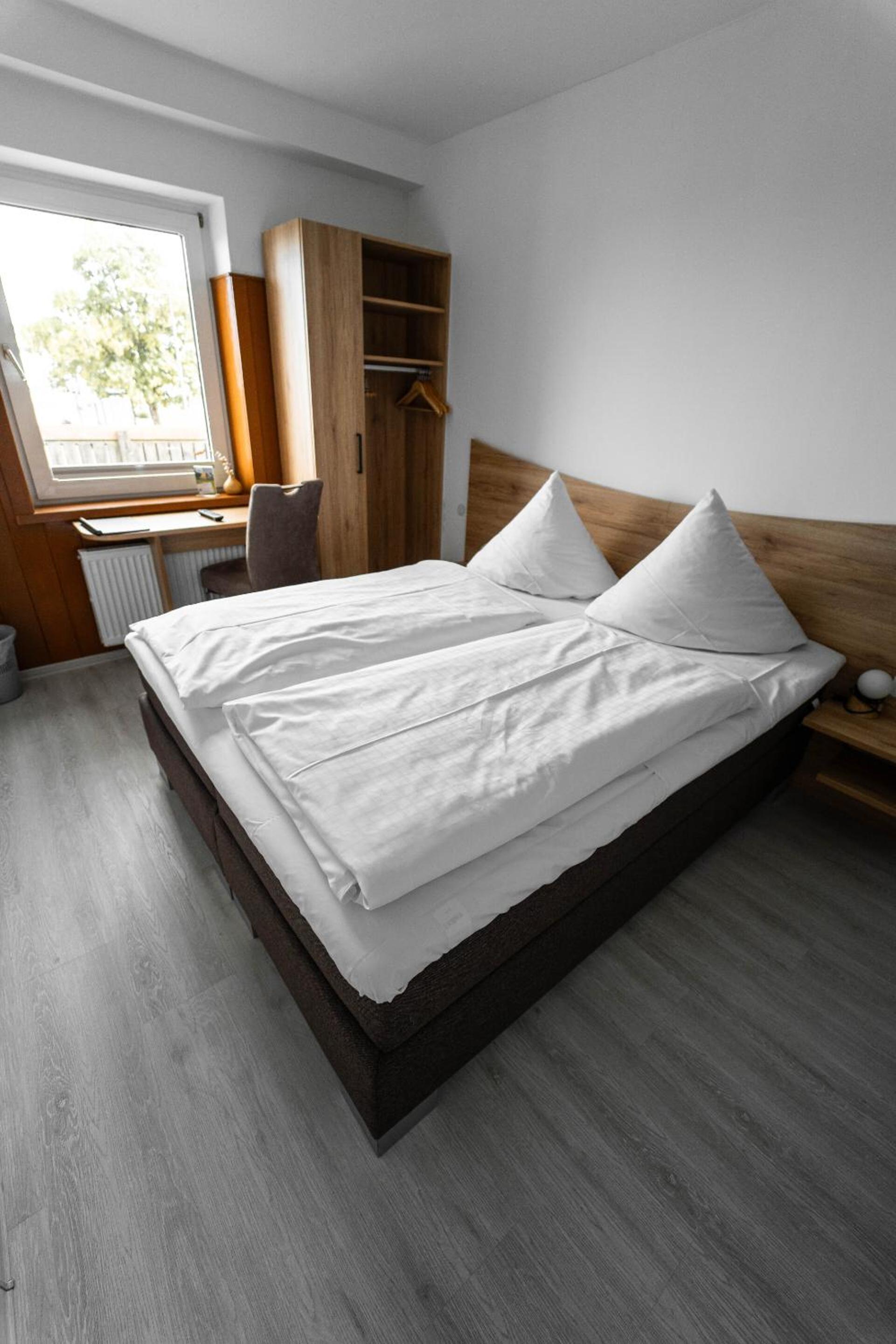 Standard Double Room - Photo 13