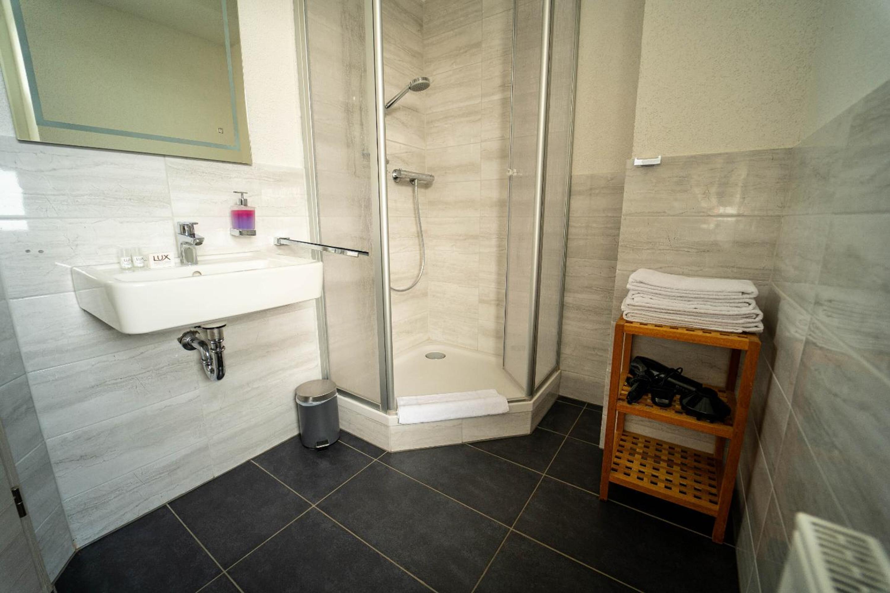 Standard Double Room - Photo 14