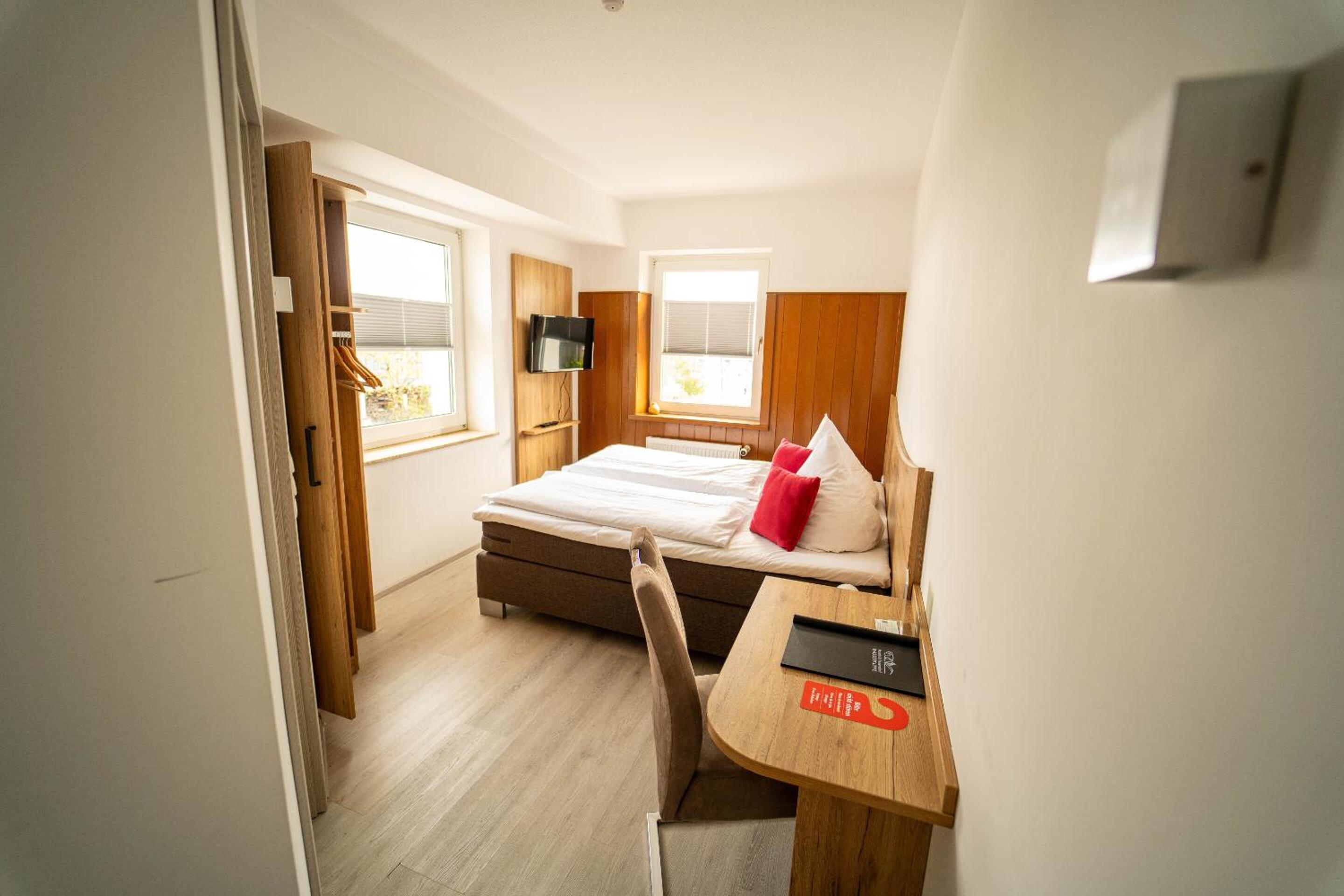 Standard Double Room - Photo 15