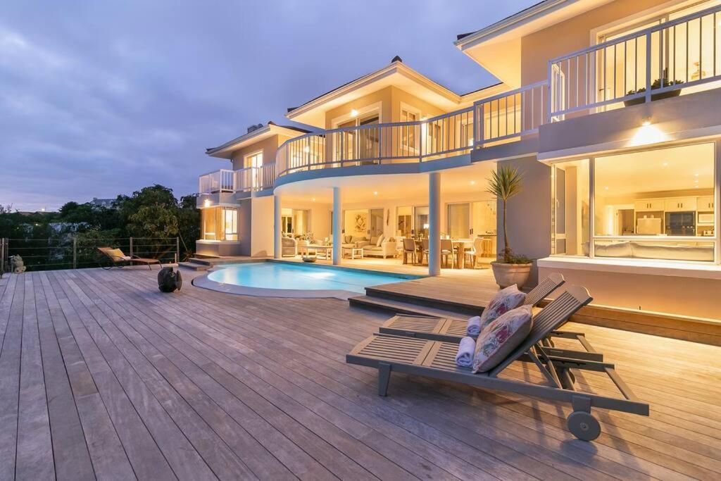 Five-Bedroom House photo 3