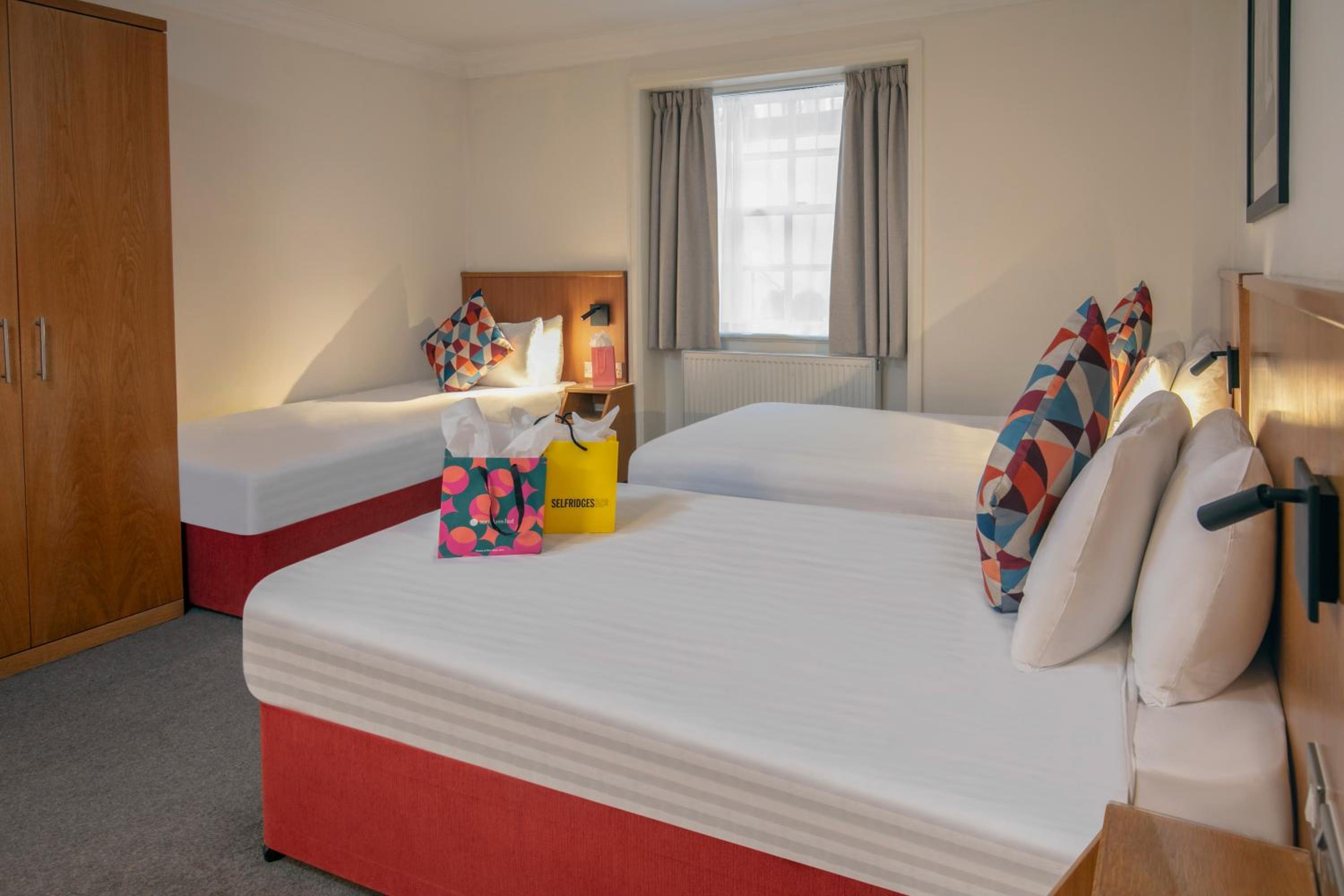 Standard Room with Three Single Beds - Non-Smoking photo 1