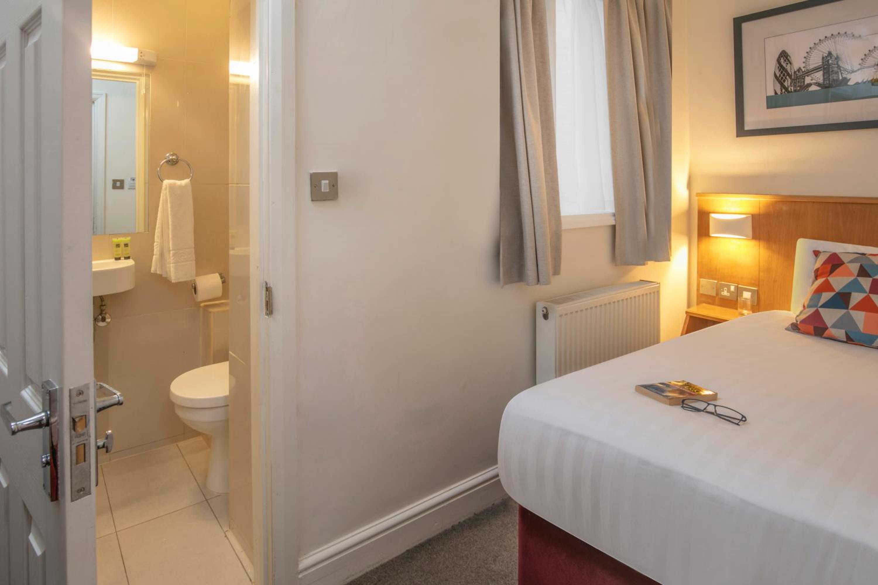 Standard Single Room - Non-Smoking photo 1