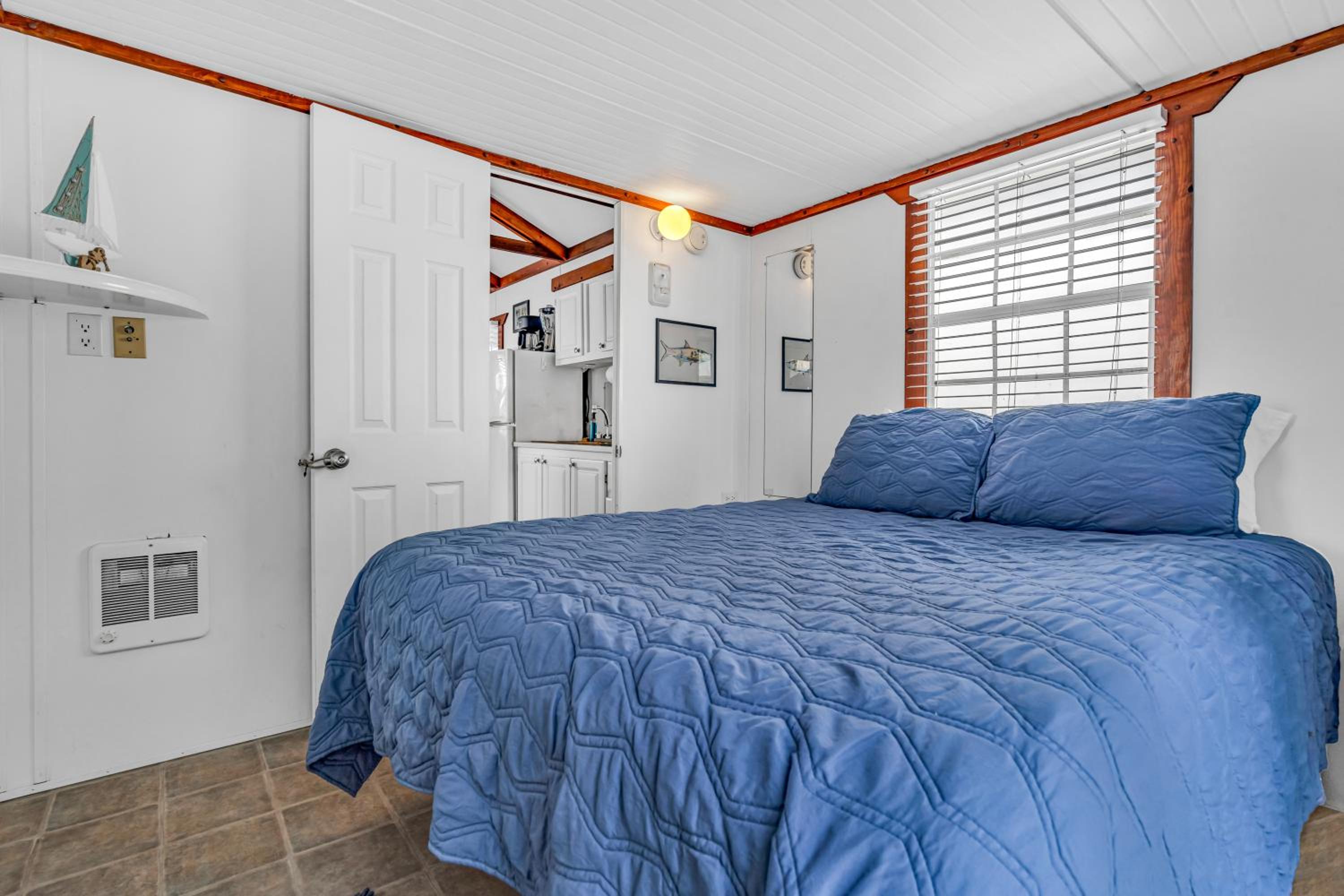 Deluxe Double Room (2 Adults + 1 Child)