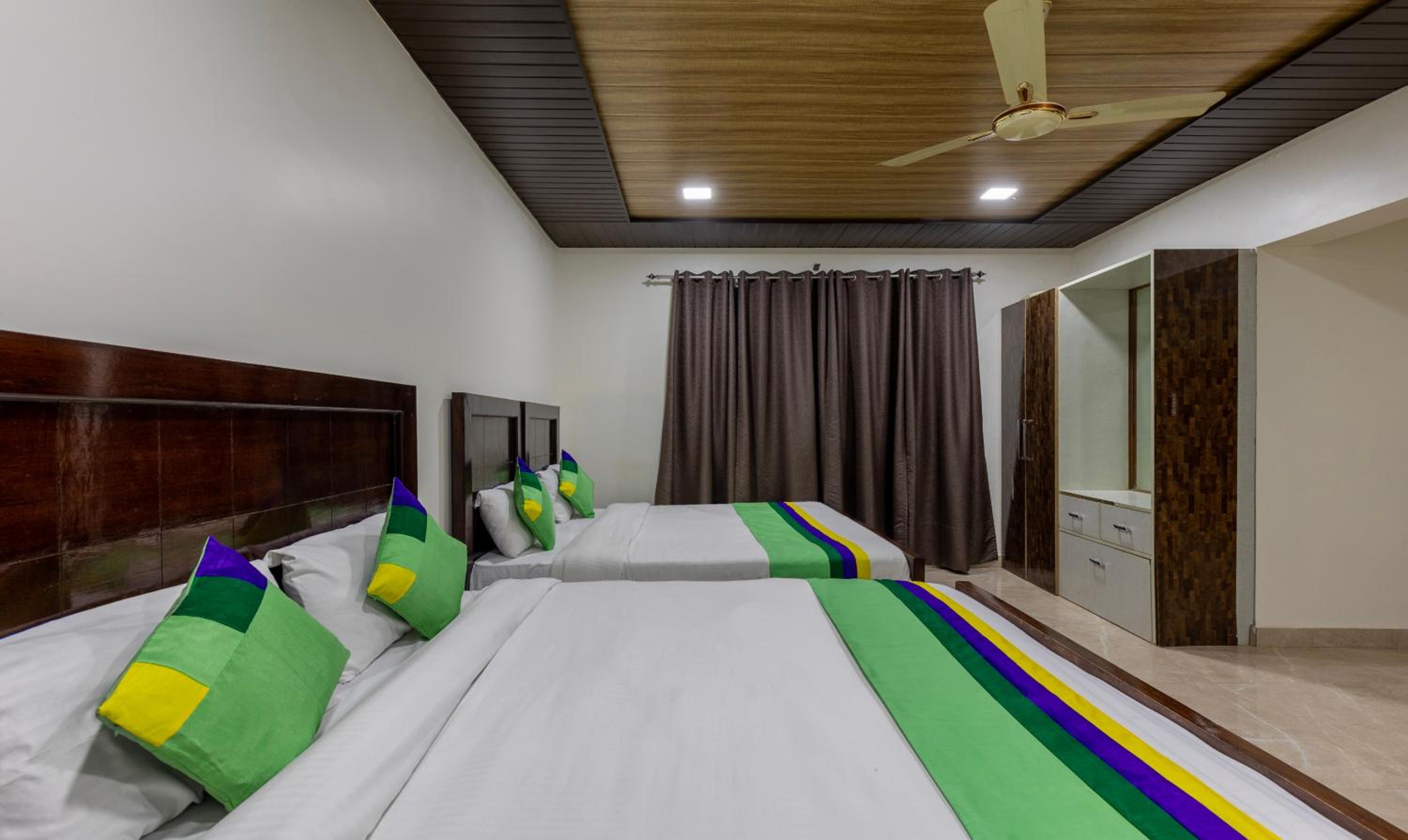 Spacious Premium Room photo 3