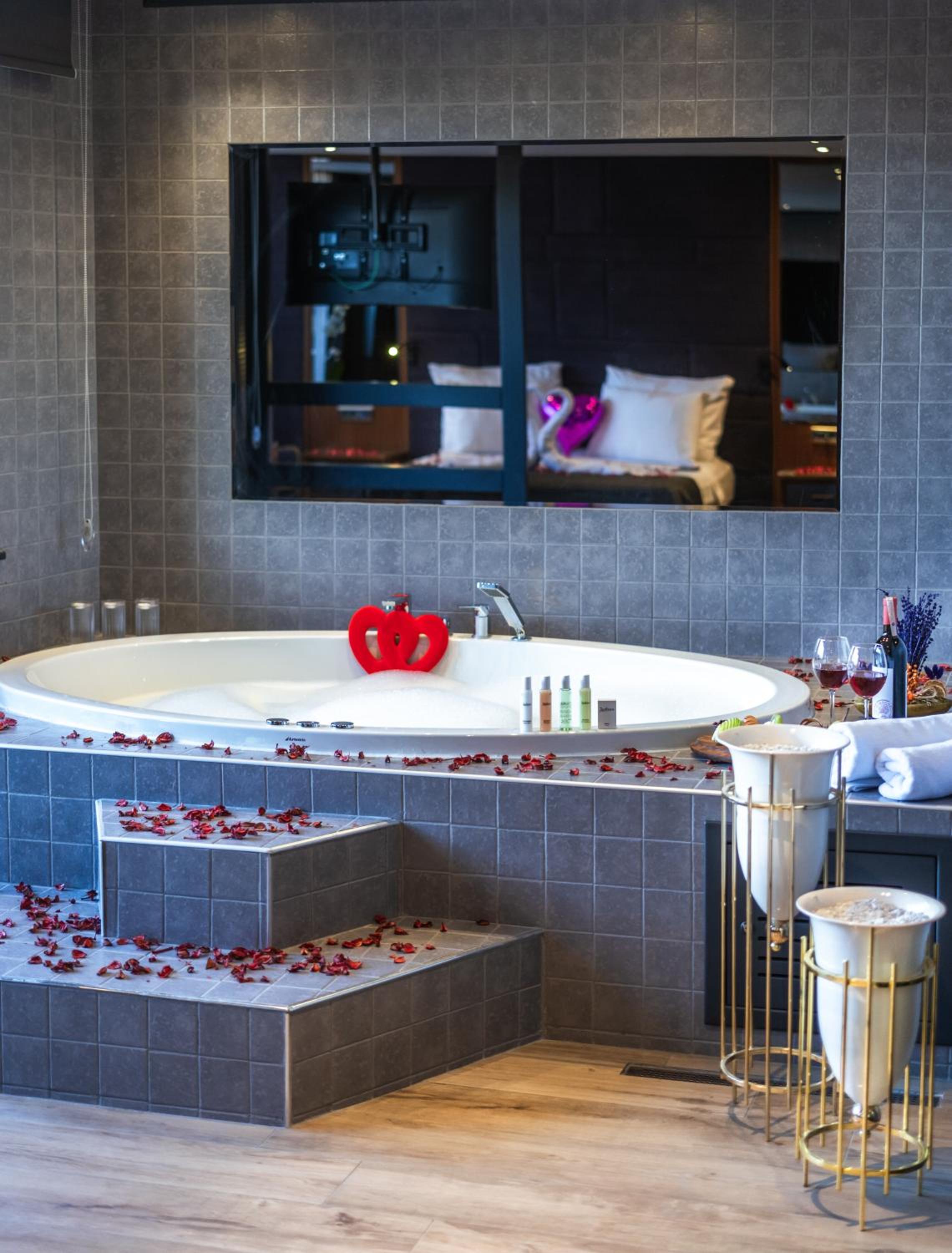 Junior Suite with Terrace - Photo 19