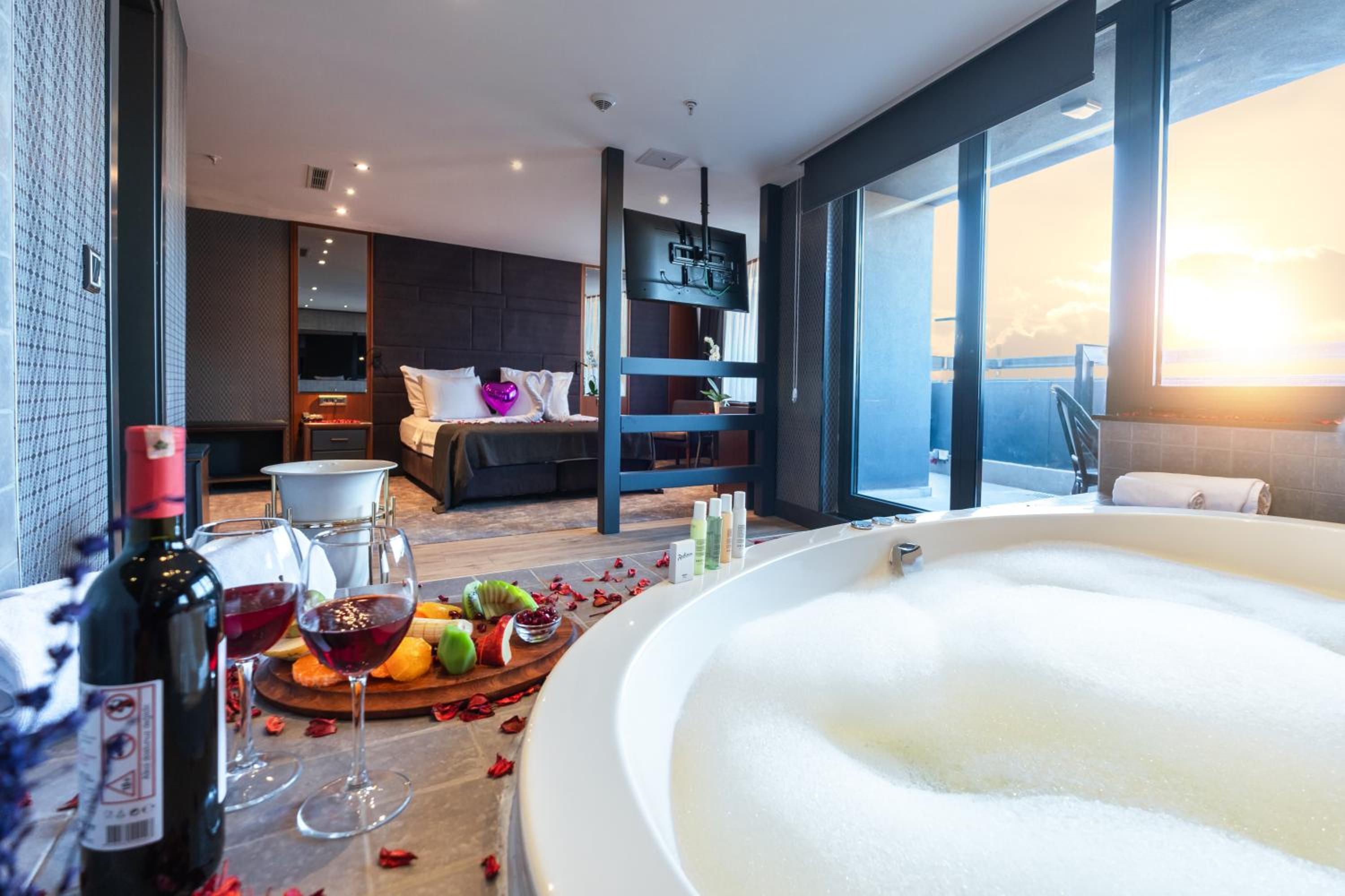 Junior Suite with Terrace - Photo 2