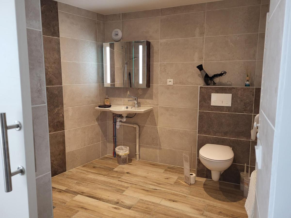 King Room with Roll-In Shower - Disability Access - Photo 1