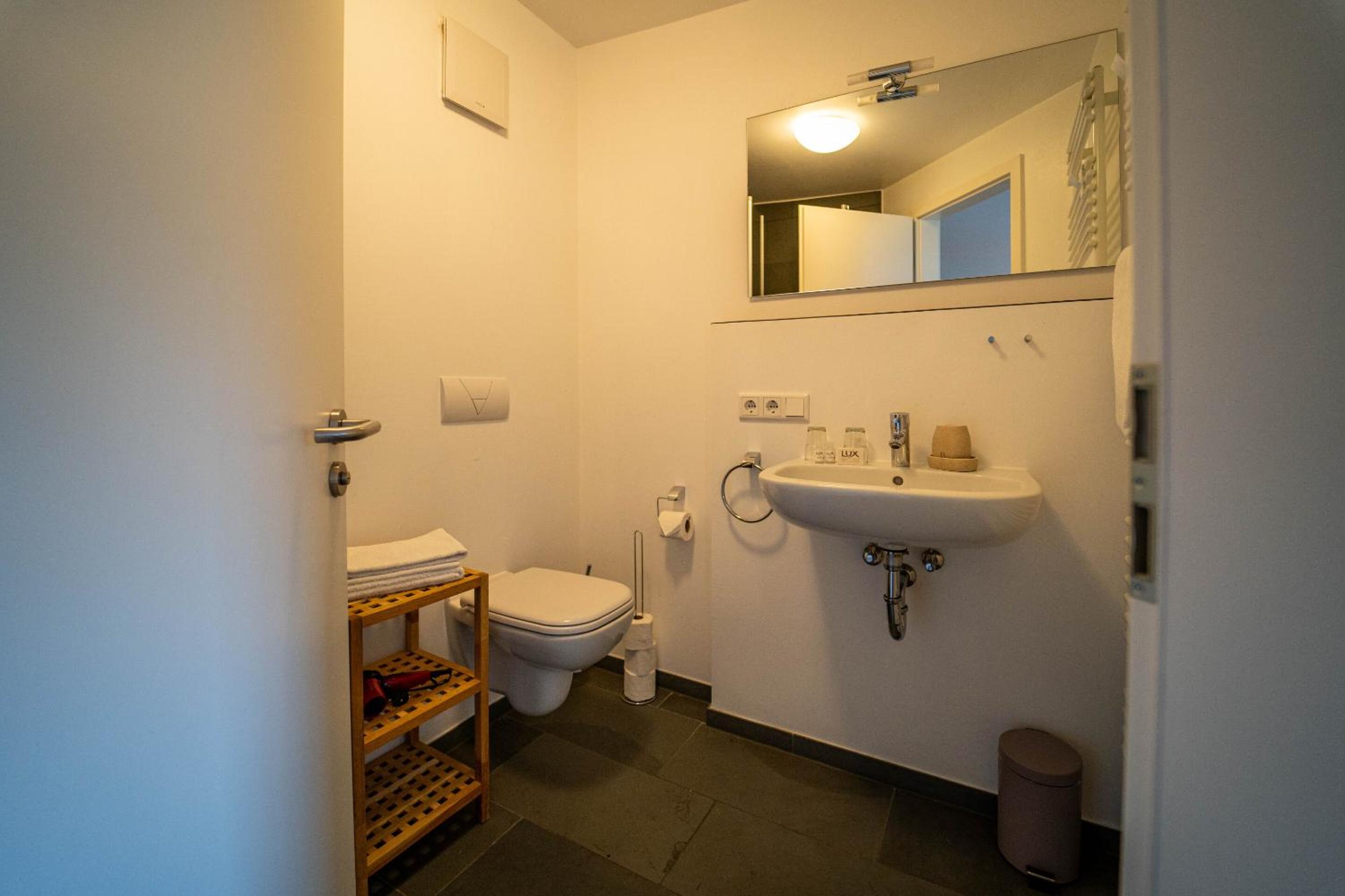 Standard Double Room - Photo 8