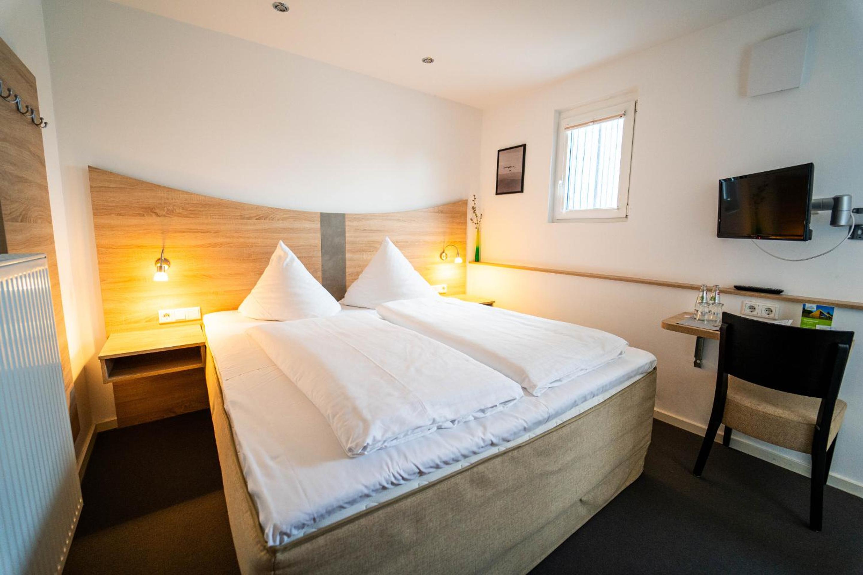 Standard Double Room - Photo 4
