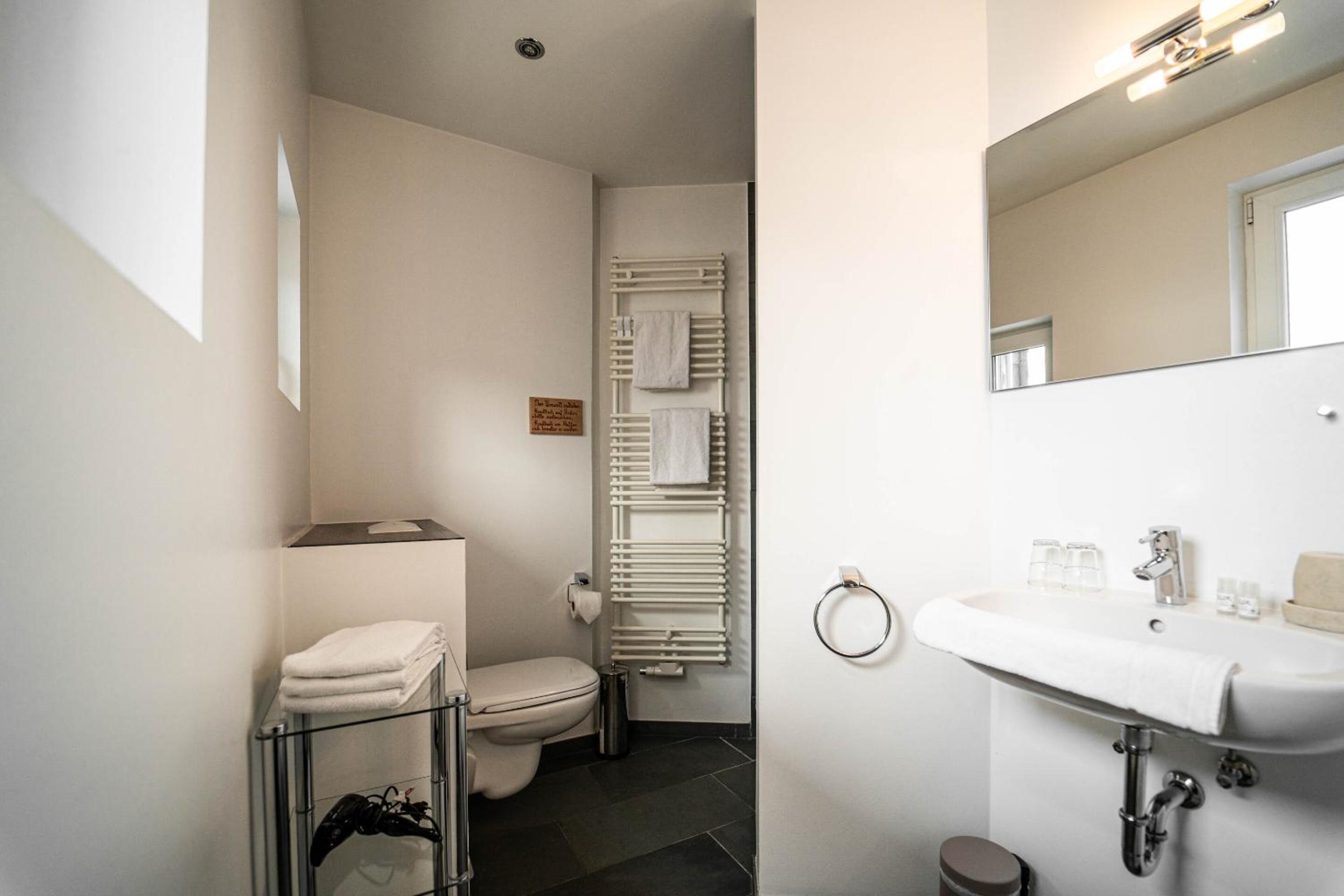 Standard Double Room - Photo 3