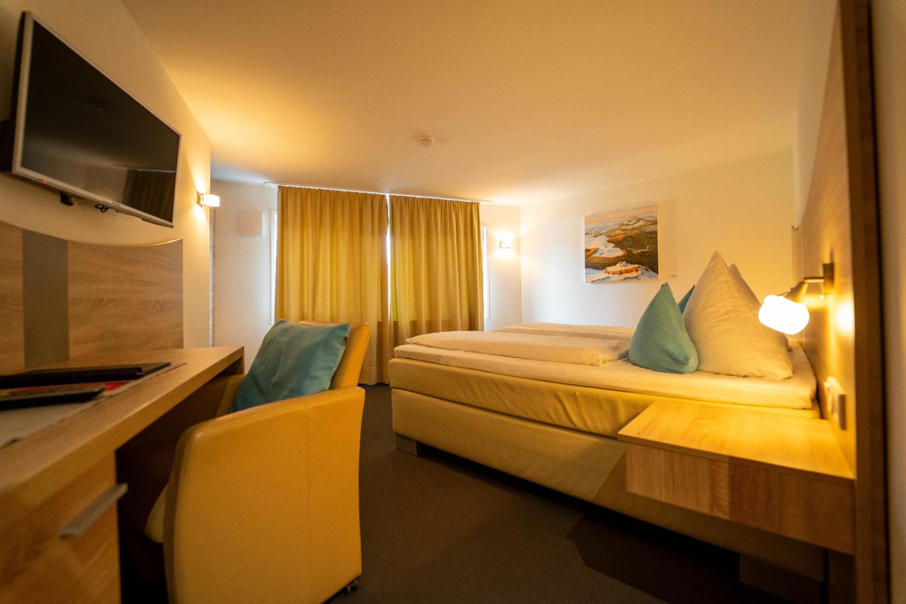 Standard Double Room - Photo 13