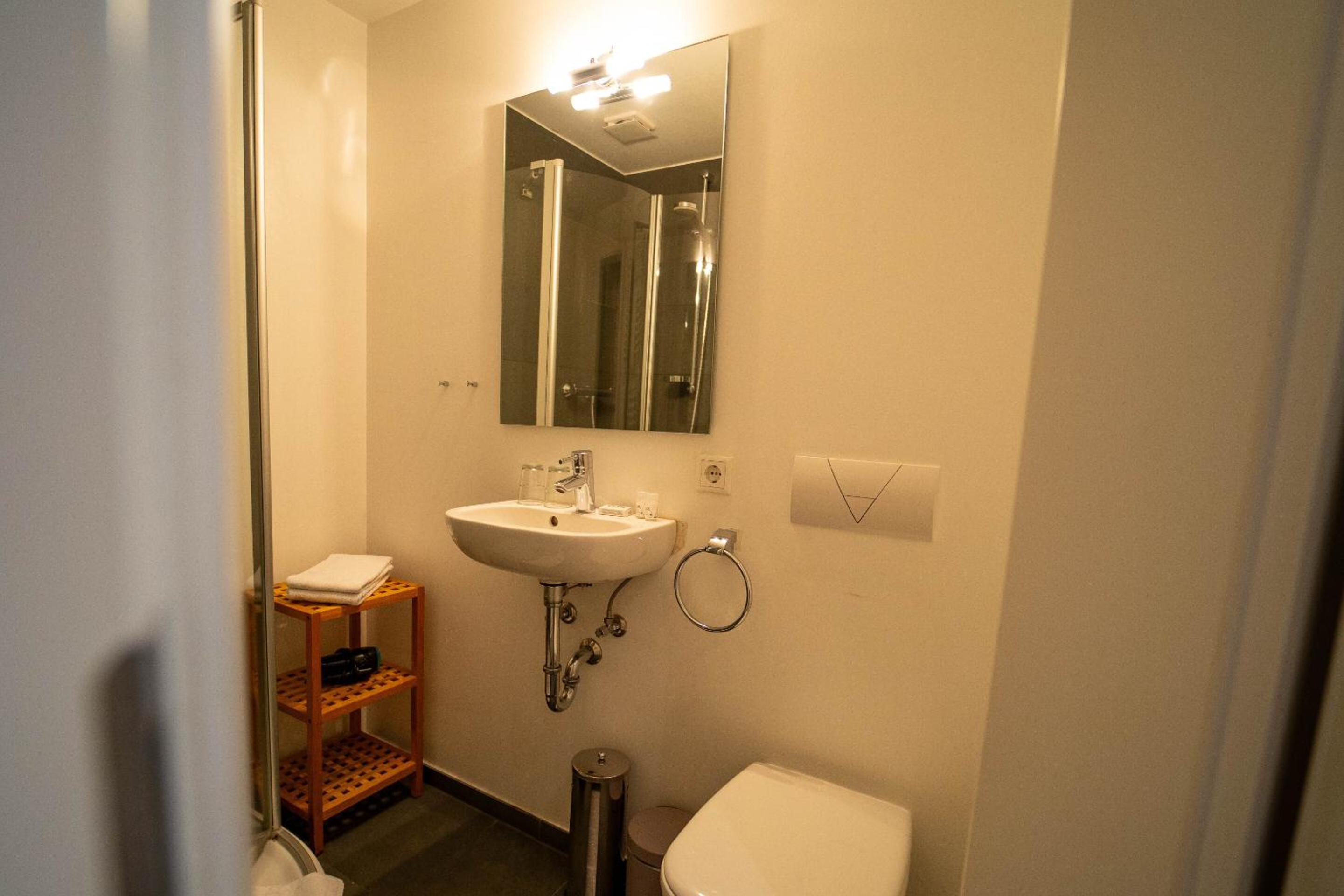 Standard Double Room - Photo 12