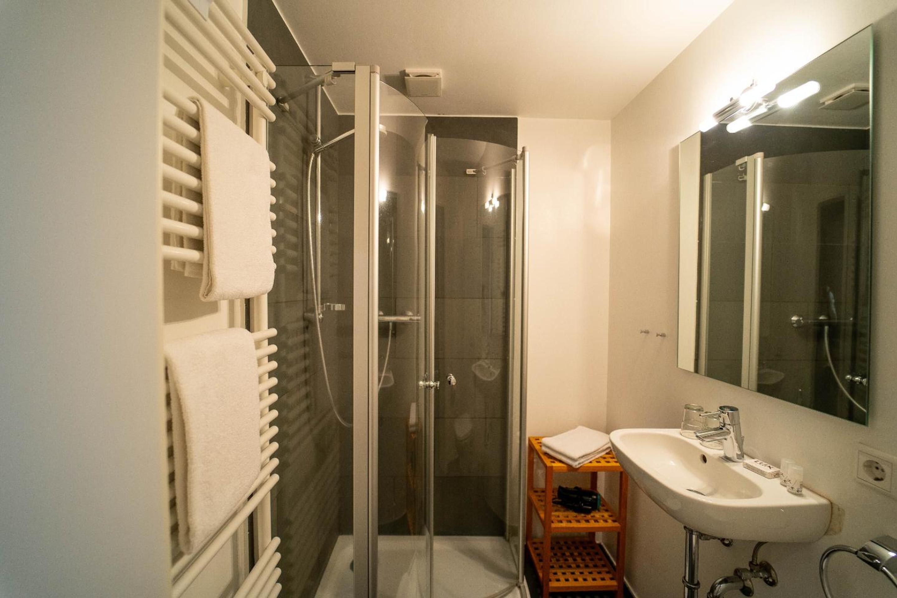 Standard Double Room - Photo 6