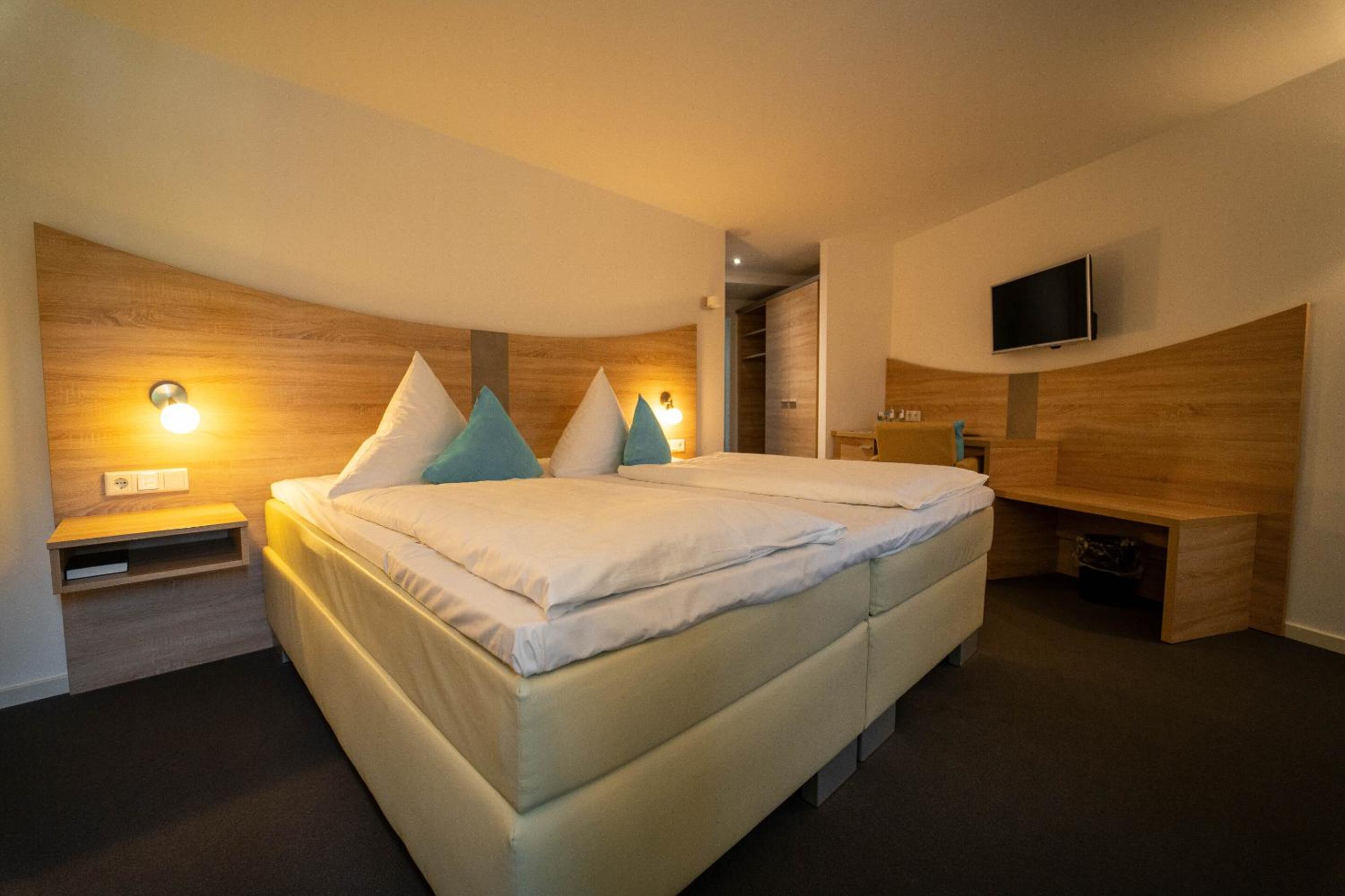 Standard Double Room - Photo 5