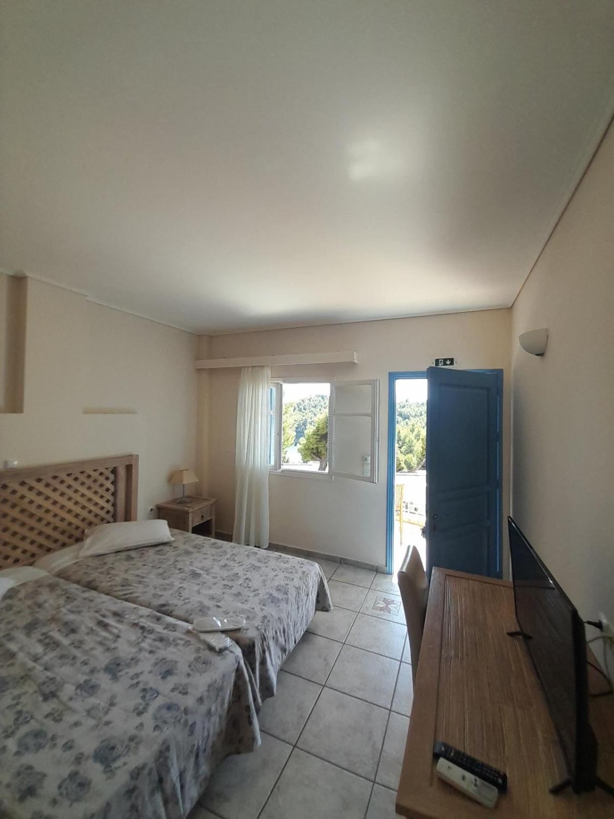 Classic Triple Room photo 2