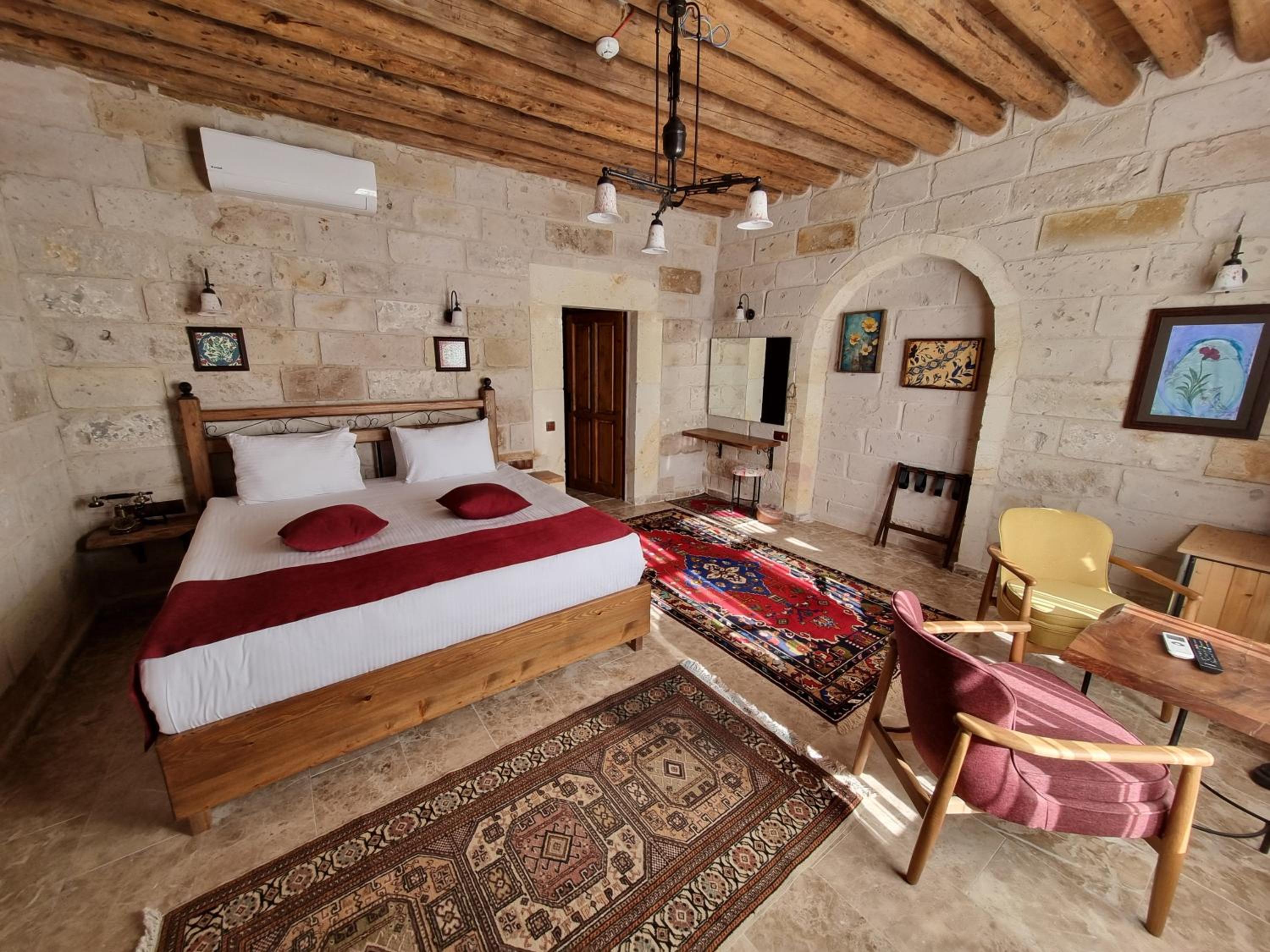 Deluxe Double Room - Photo 13