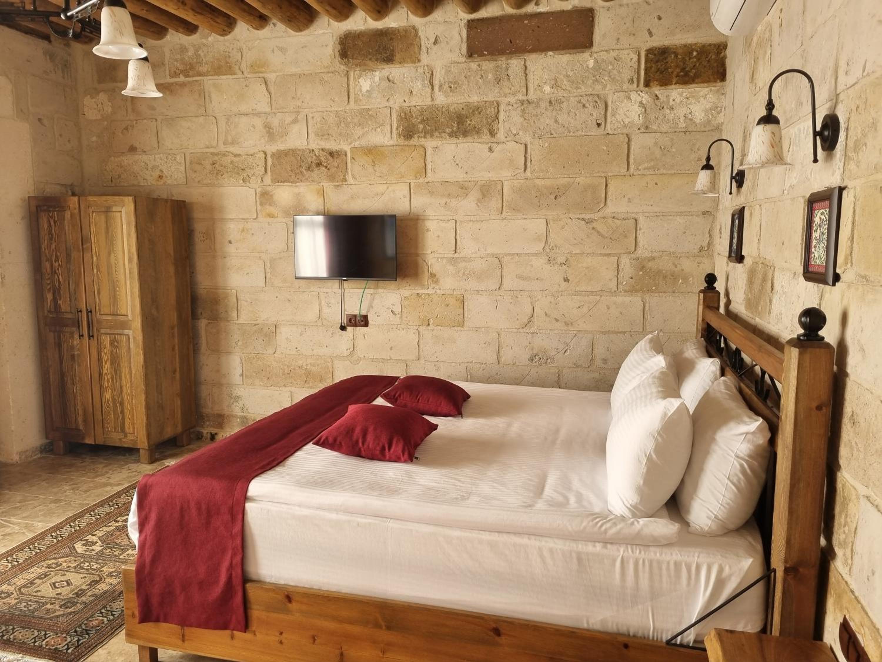 Deluxe Double Room - Photo 12