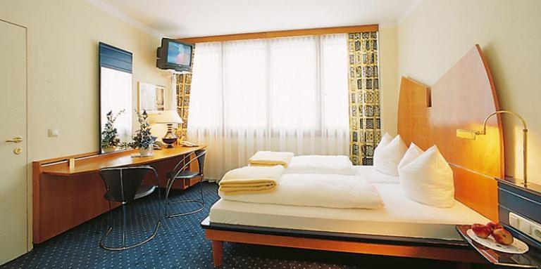 Budget Double Room - Neighboring Building photo 1