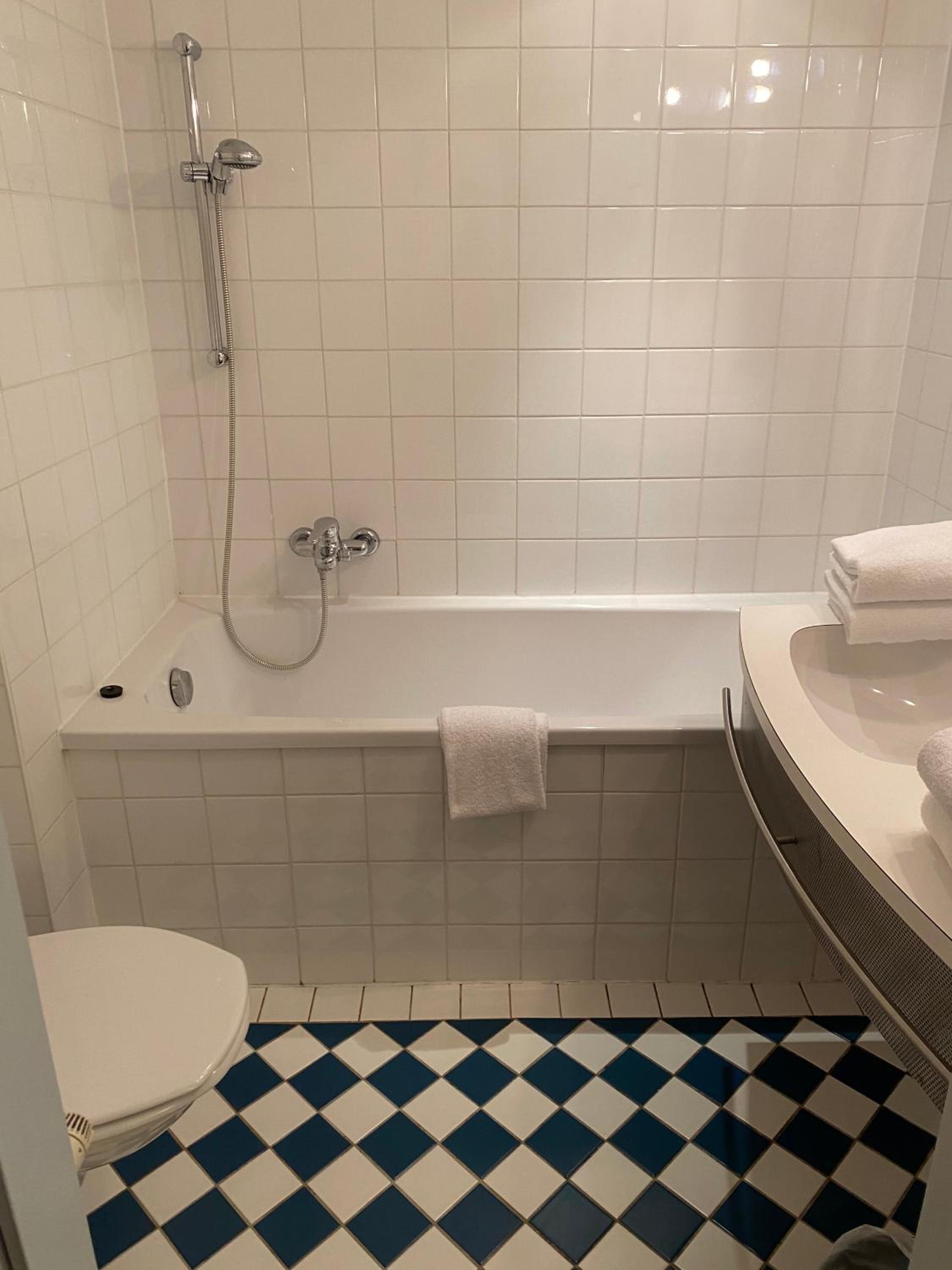 Budget Double Room - Neighboring Building photo 2
