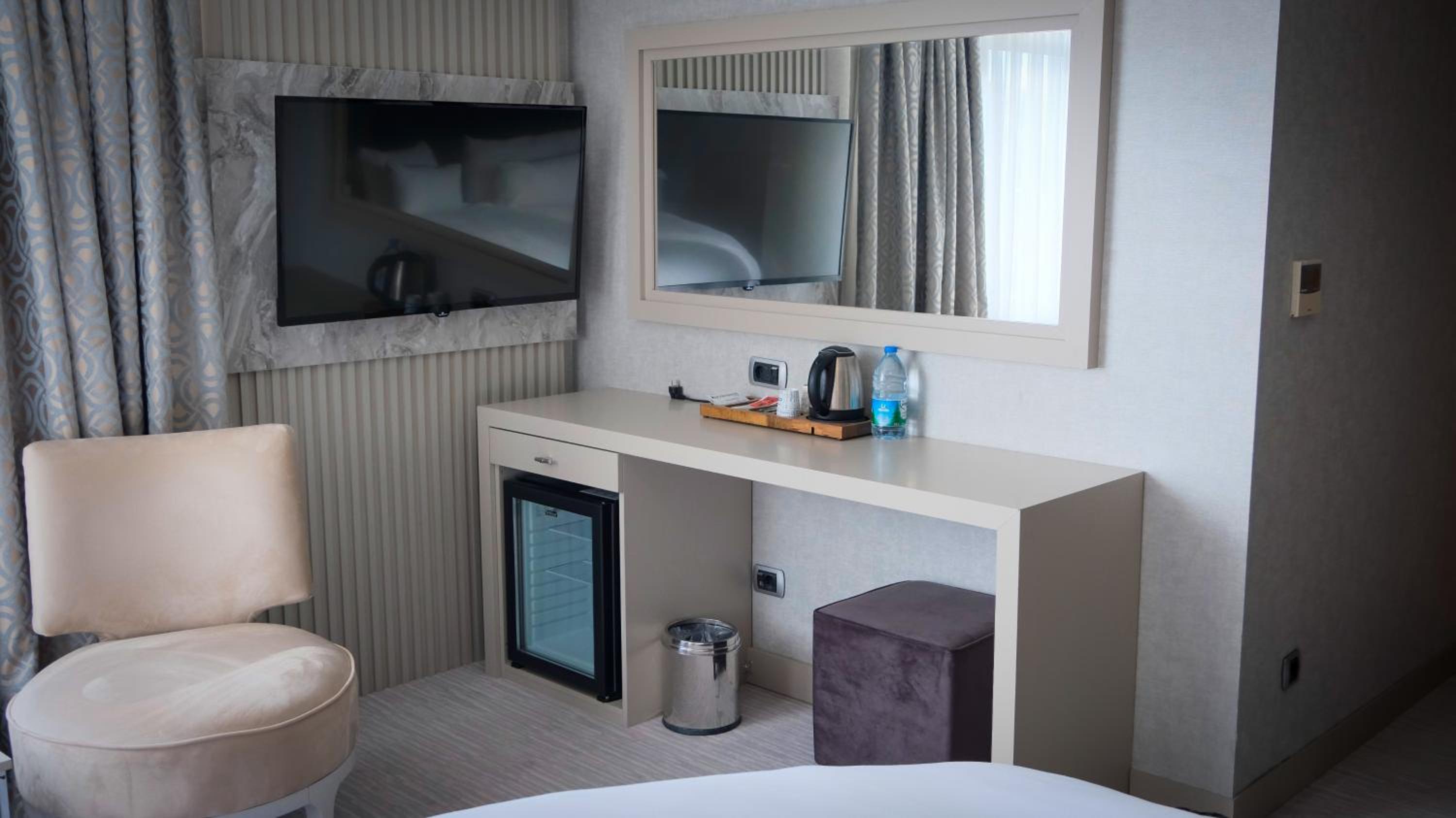 Deluxe King Room photo 3