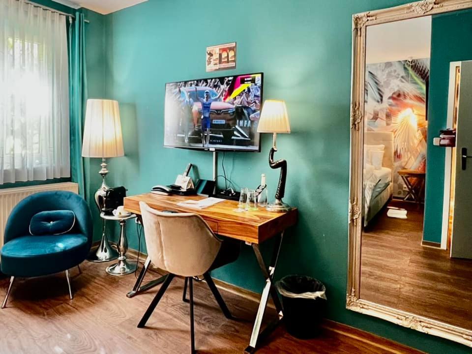 Standard King Room - Photo 6