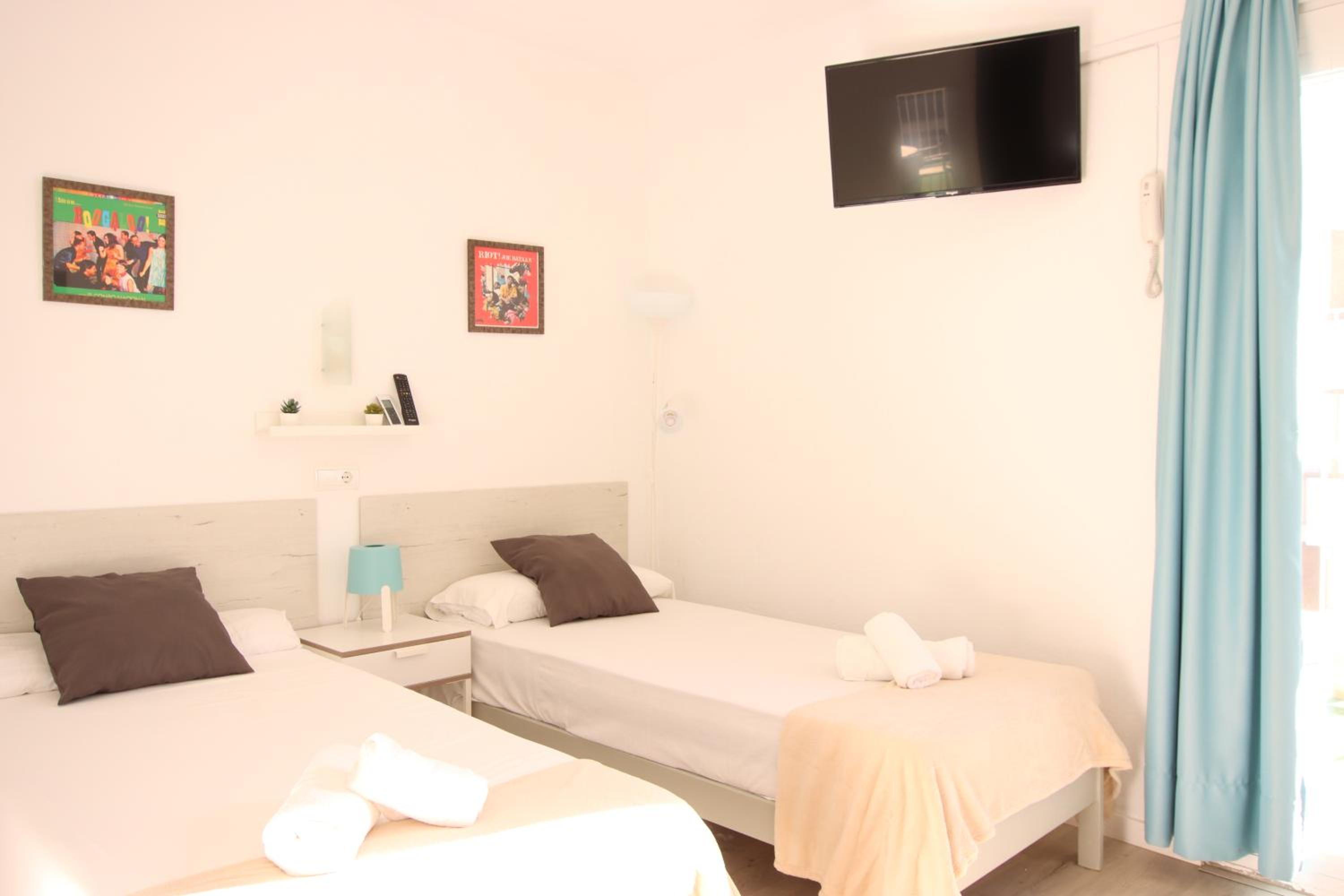 Twin Room with Balcony photo 3