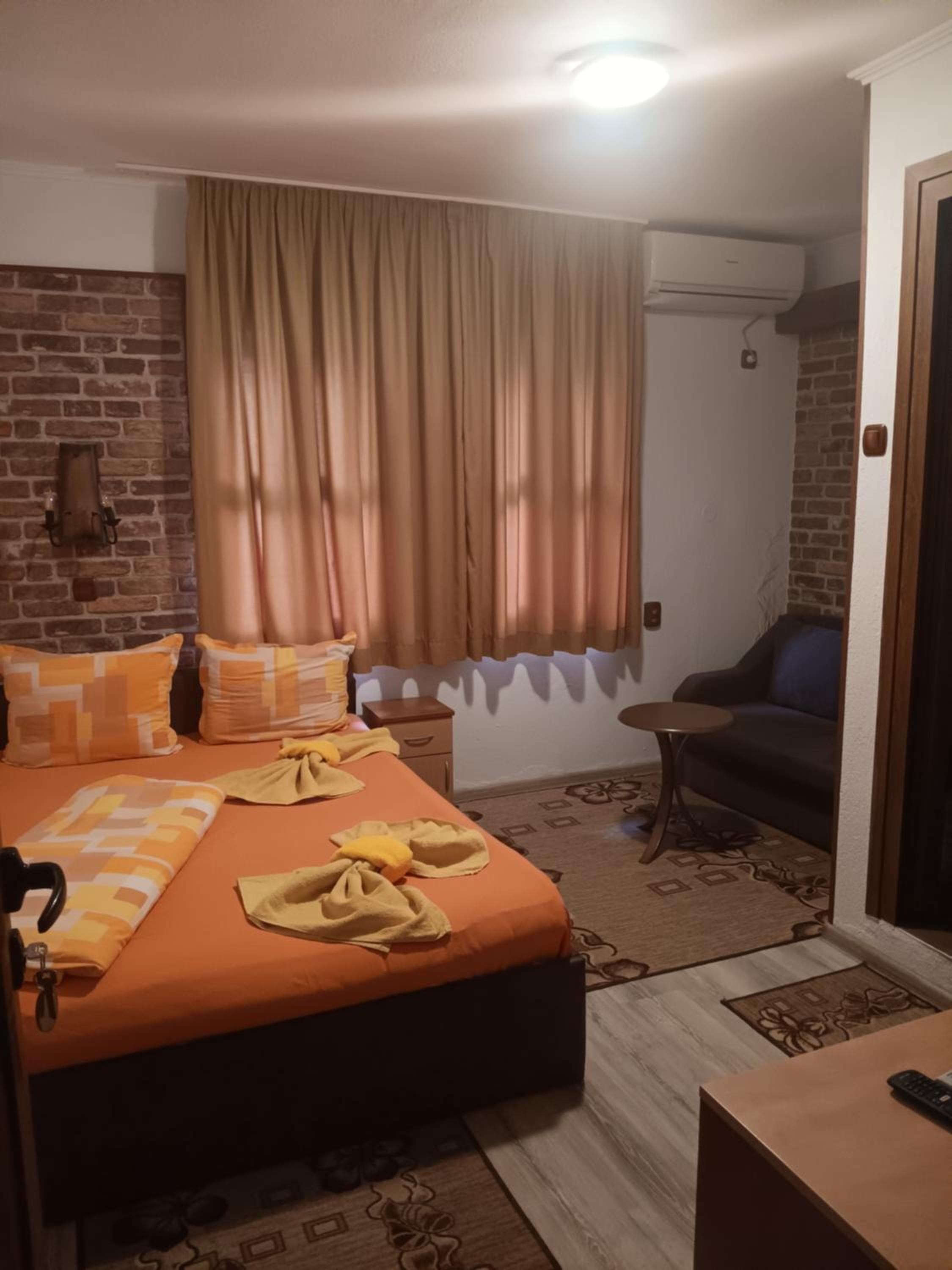 Double or Twin Room - Mario Complex - Photo 12