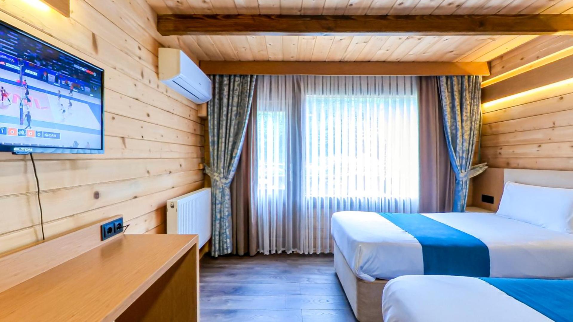 Deluxe Suite with River View