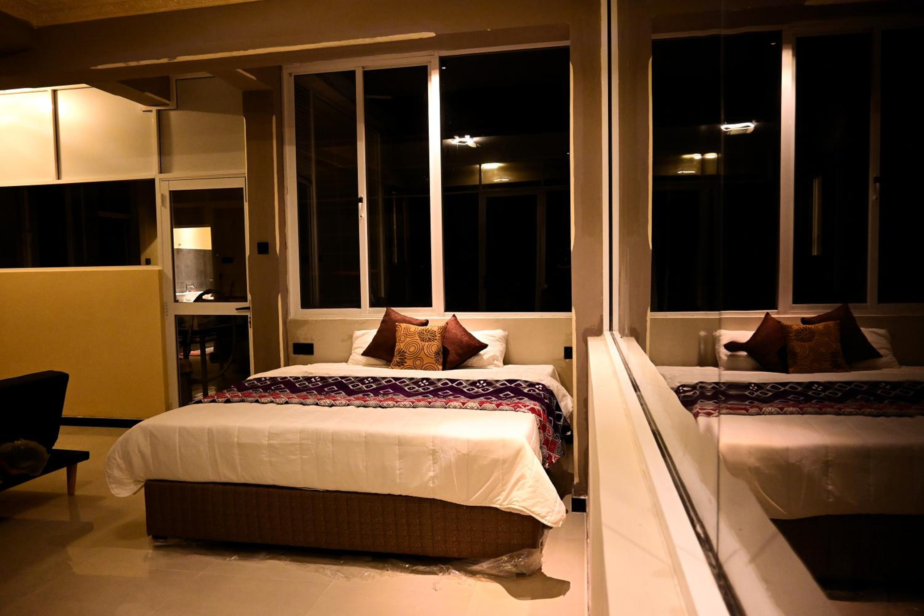 Deluxe Family Suite photo 1