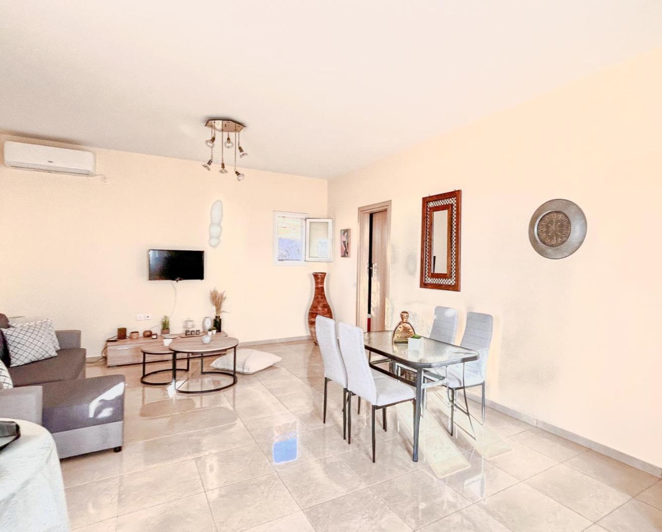 One-Bedroom House photo 1
