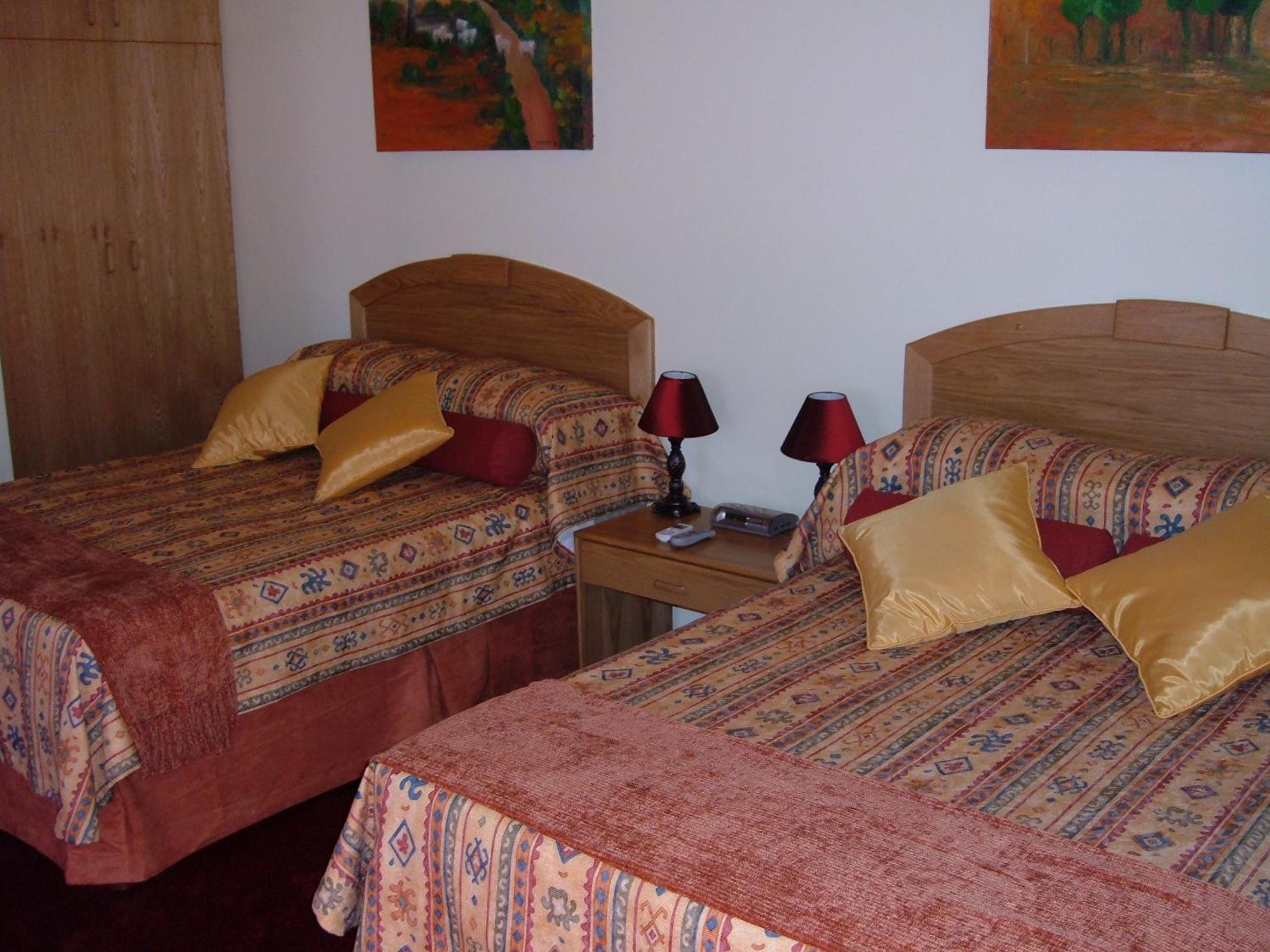 Budget Twin Room - Photo 6