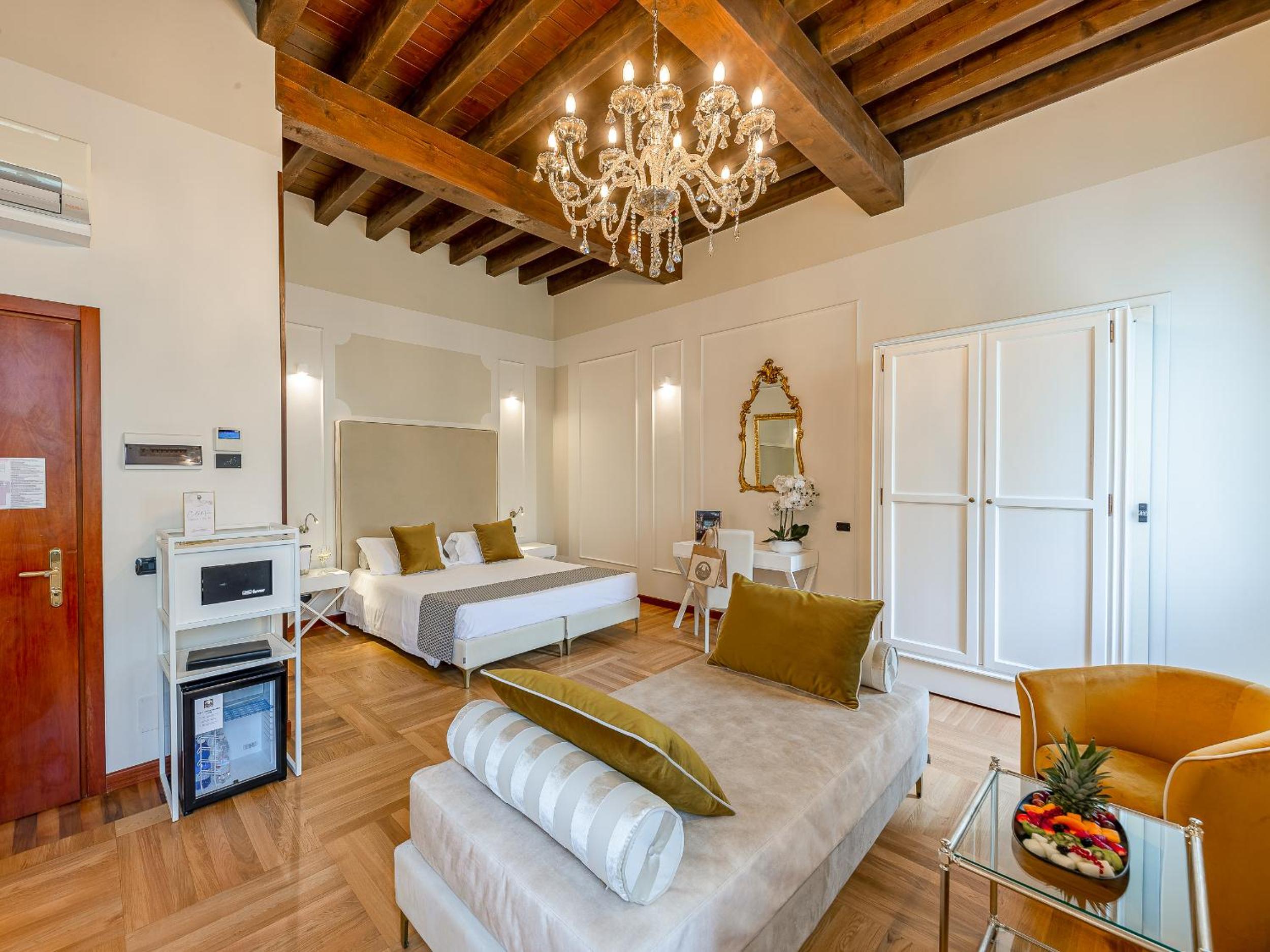 Deluxe Suite mit Whirlpool-Bad