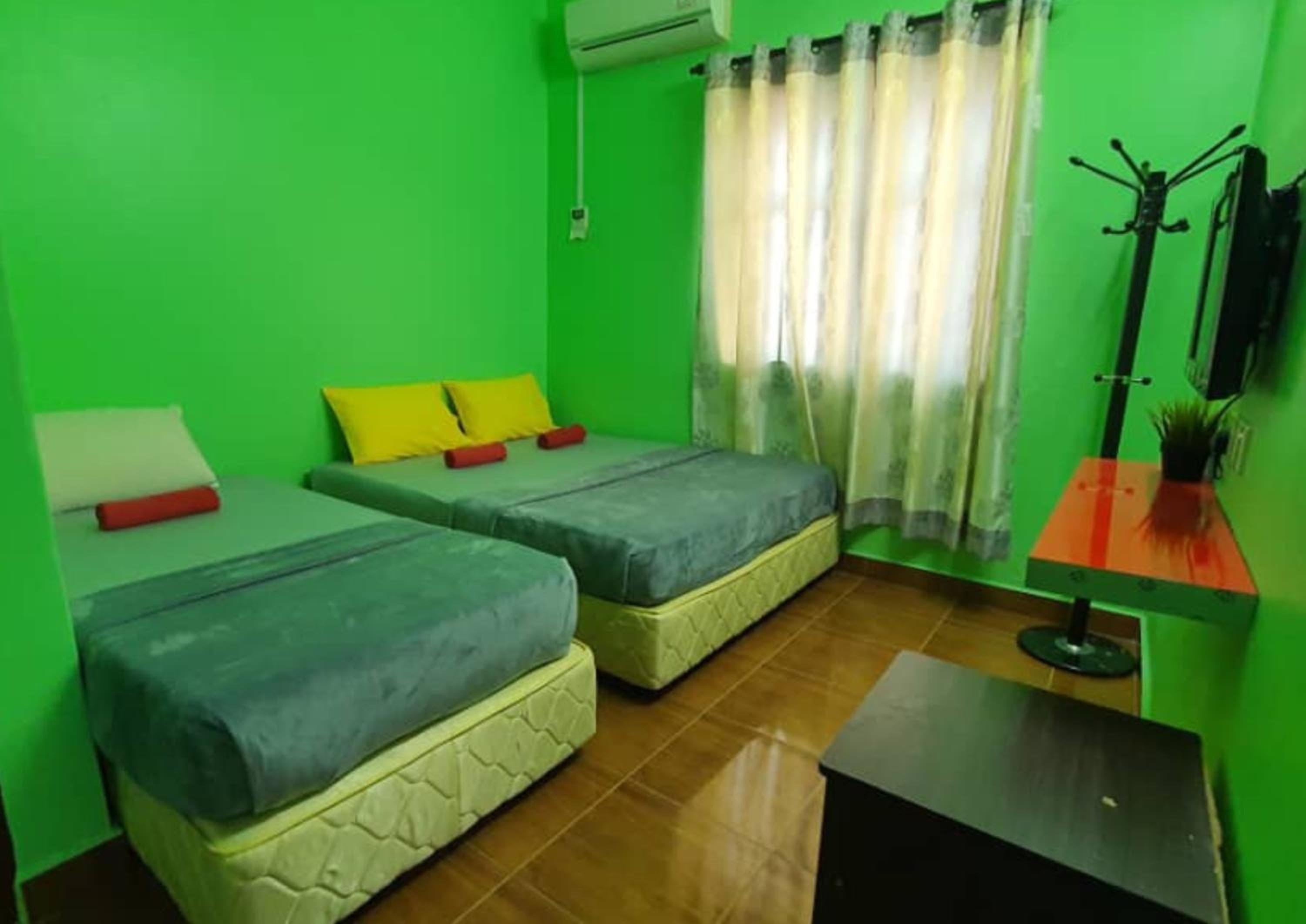 Basic Triple Room with Shared Bathroom photo 1