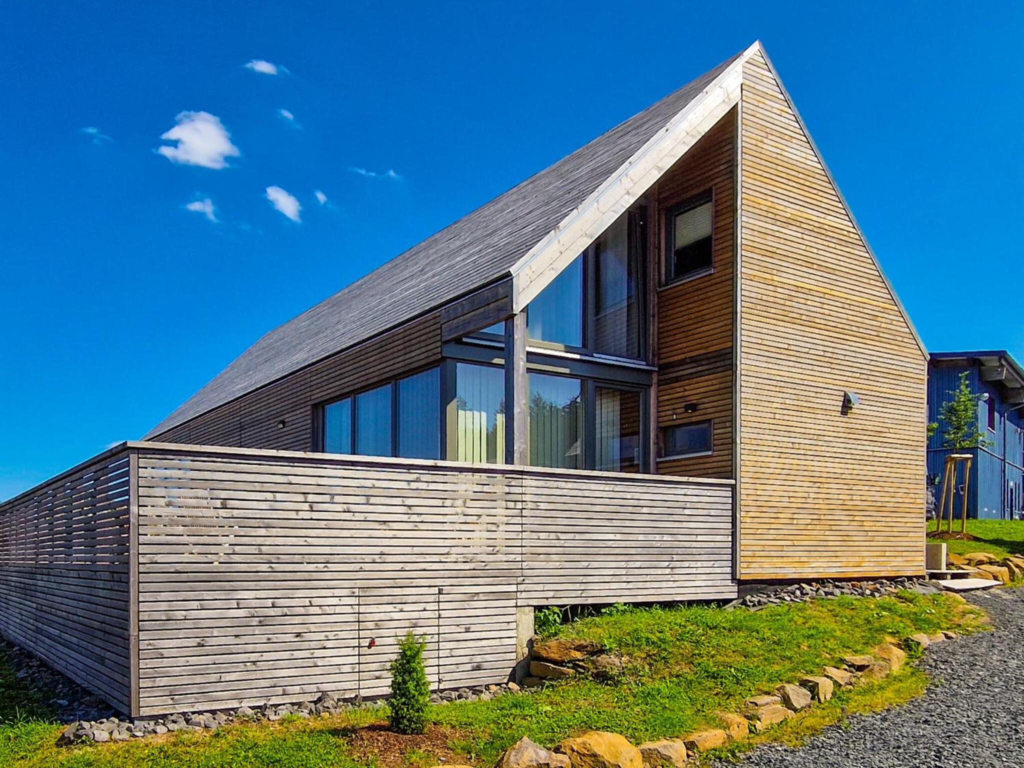 Six-Bedroom House photo 2
