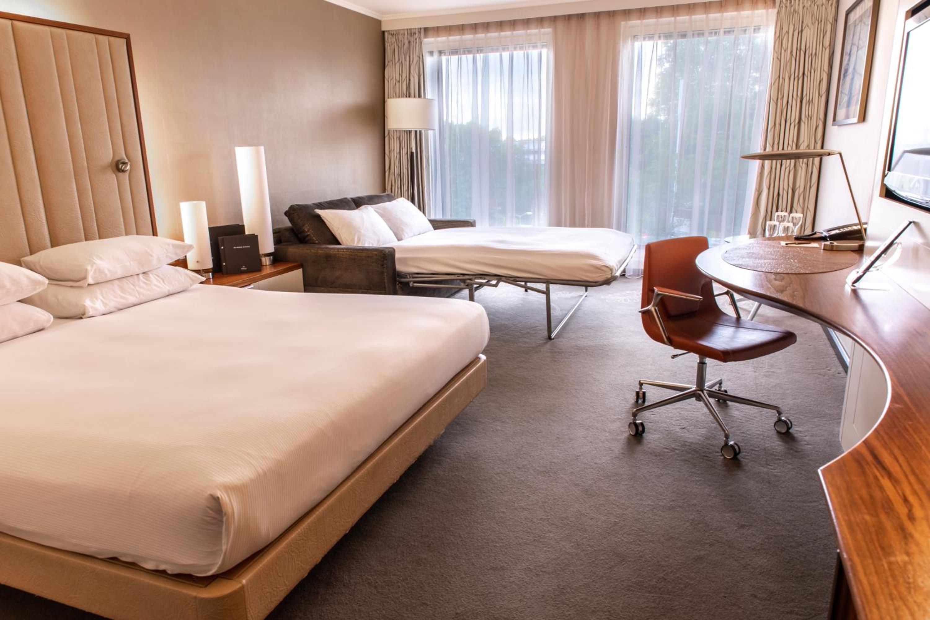 Family Room with One King Bed and One Double Sofa Bed - Photo 5
