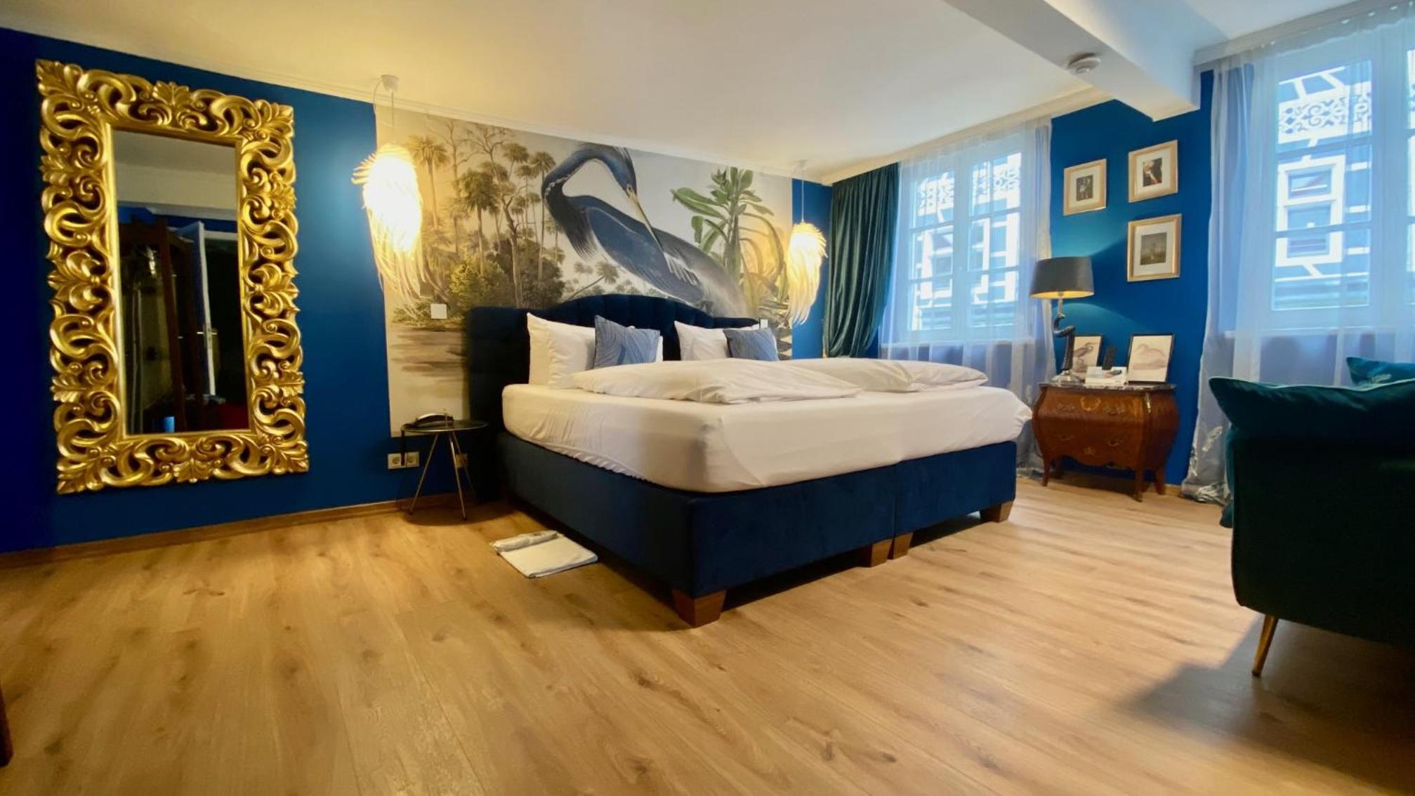 Deluxe King Room - Photo 16