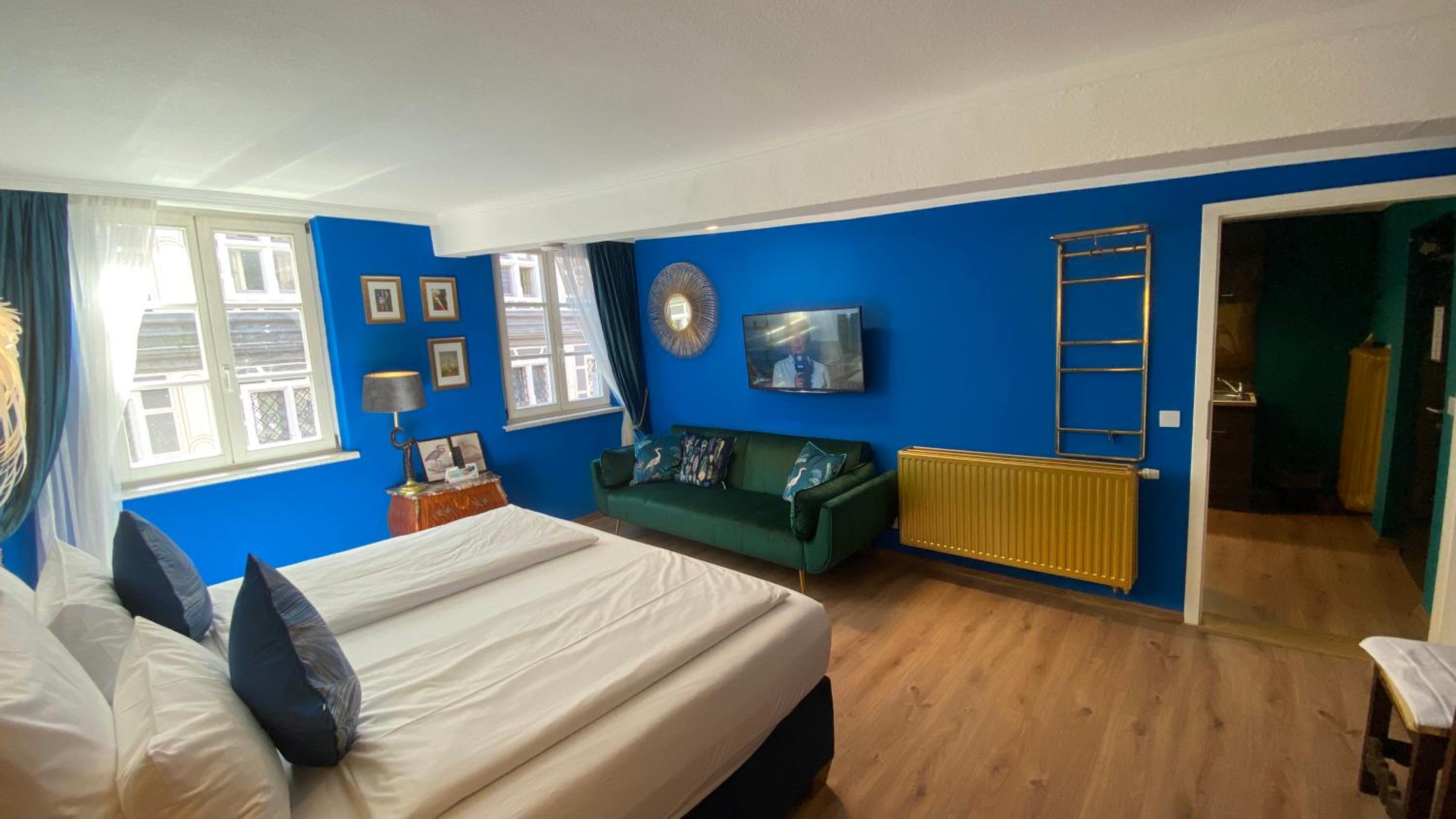 Deluxe King Room - Photo 12