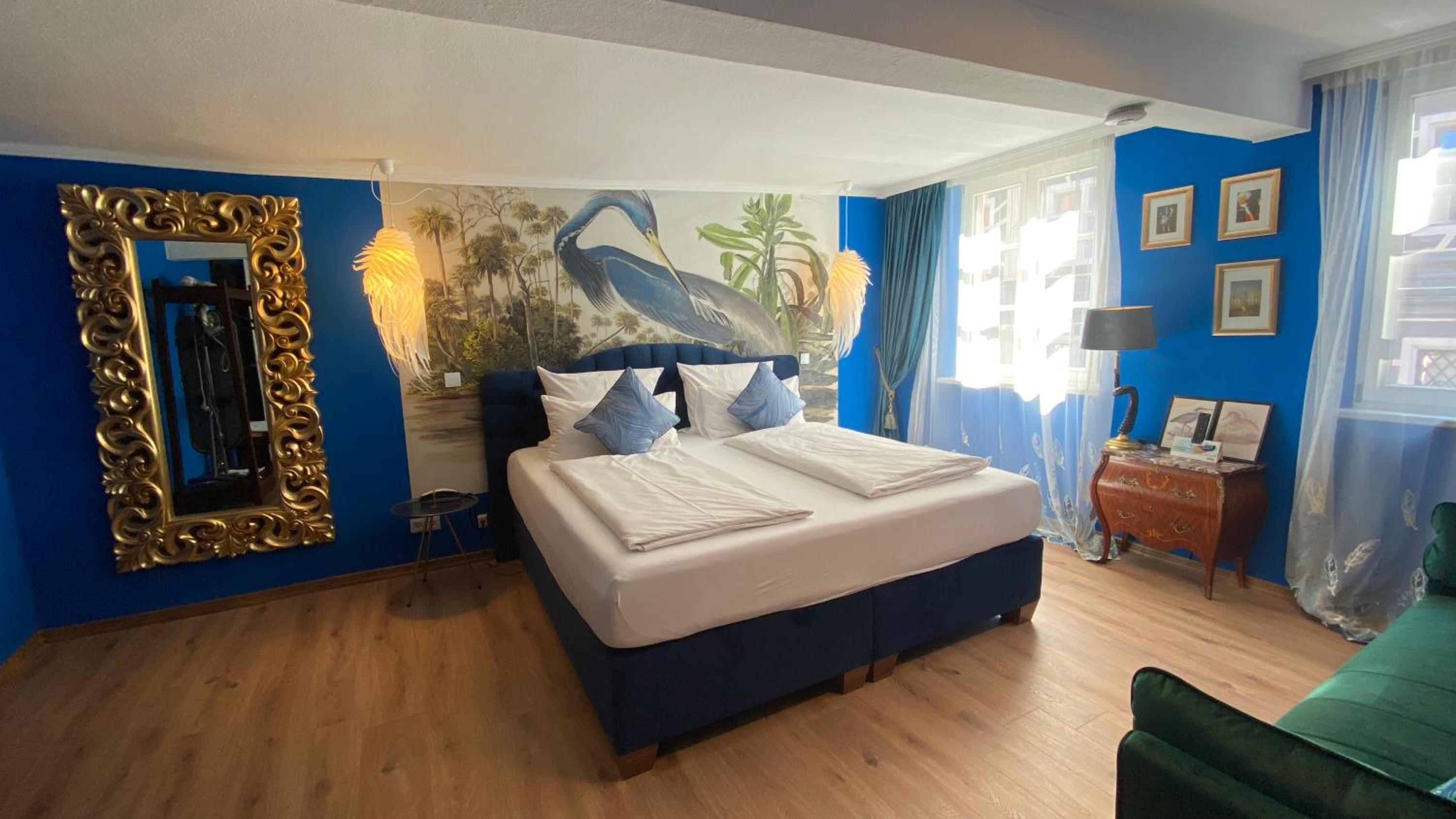 Deluxe King Room - Photo 10