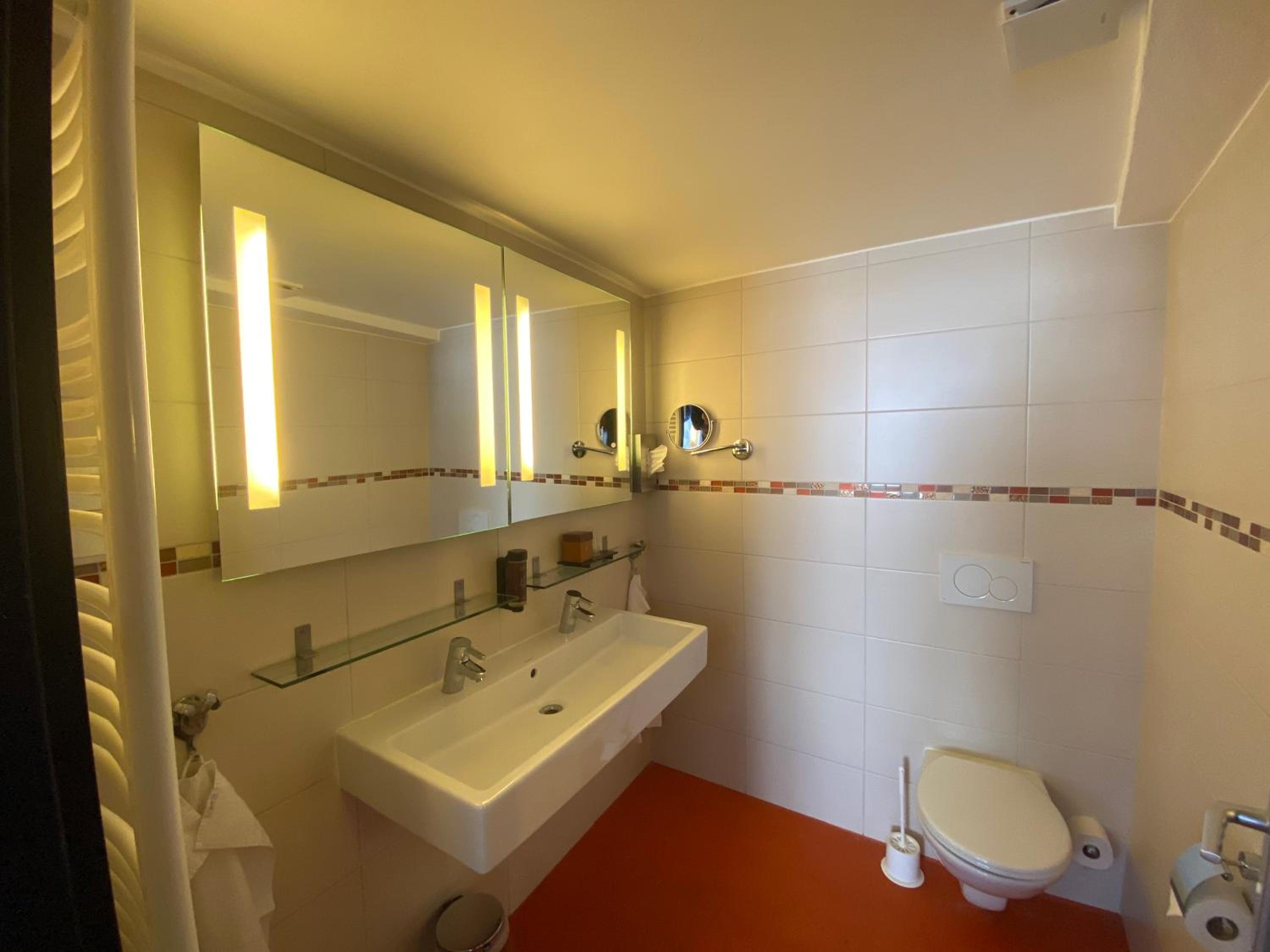 Deluxe King Room - Photo 6