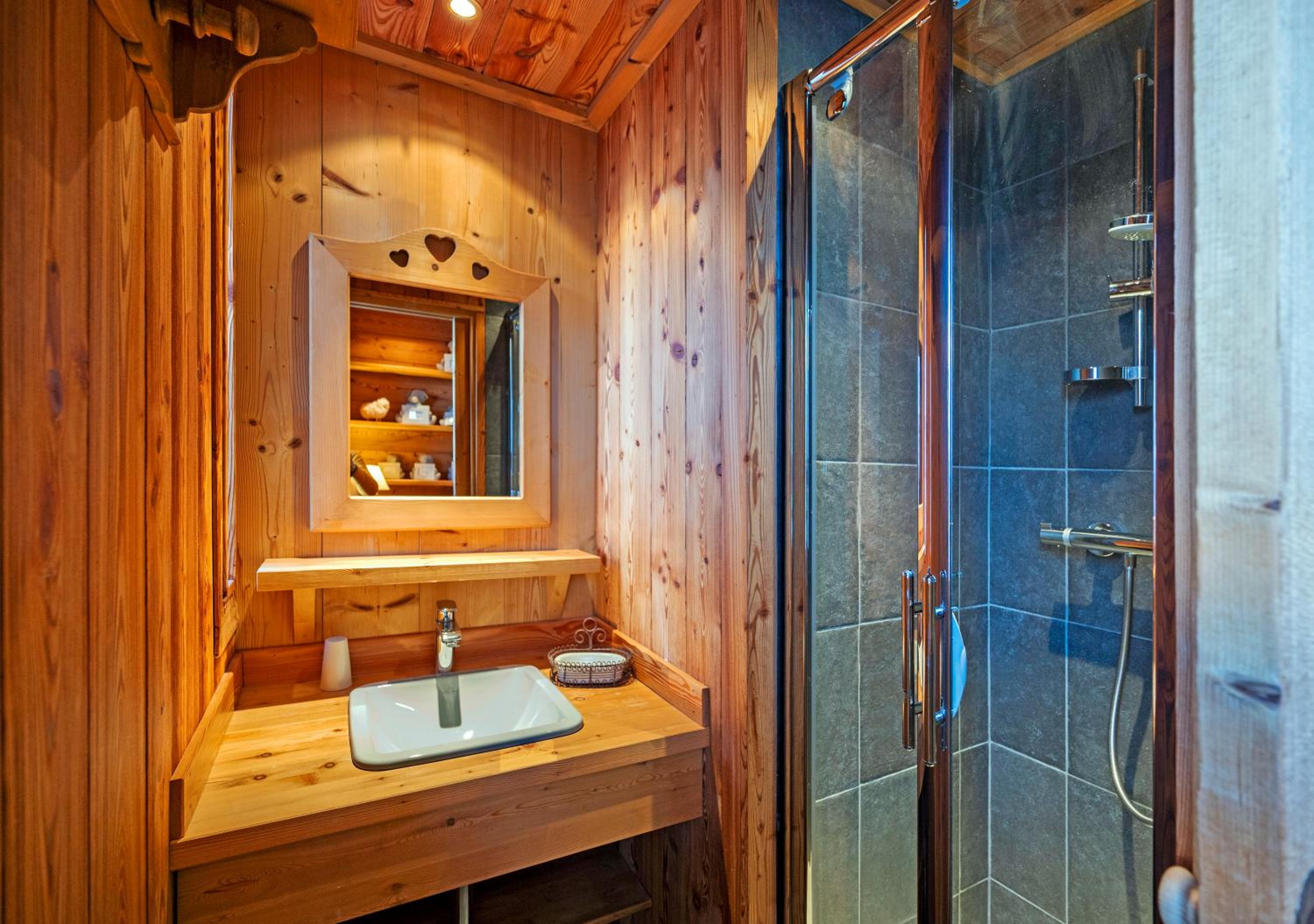 Chambre Familiale (2 Adultes et 2 Enfants) Chambre Familiale (2 Adultes et 2 Enfants)