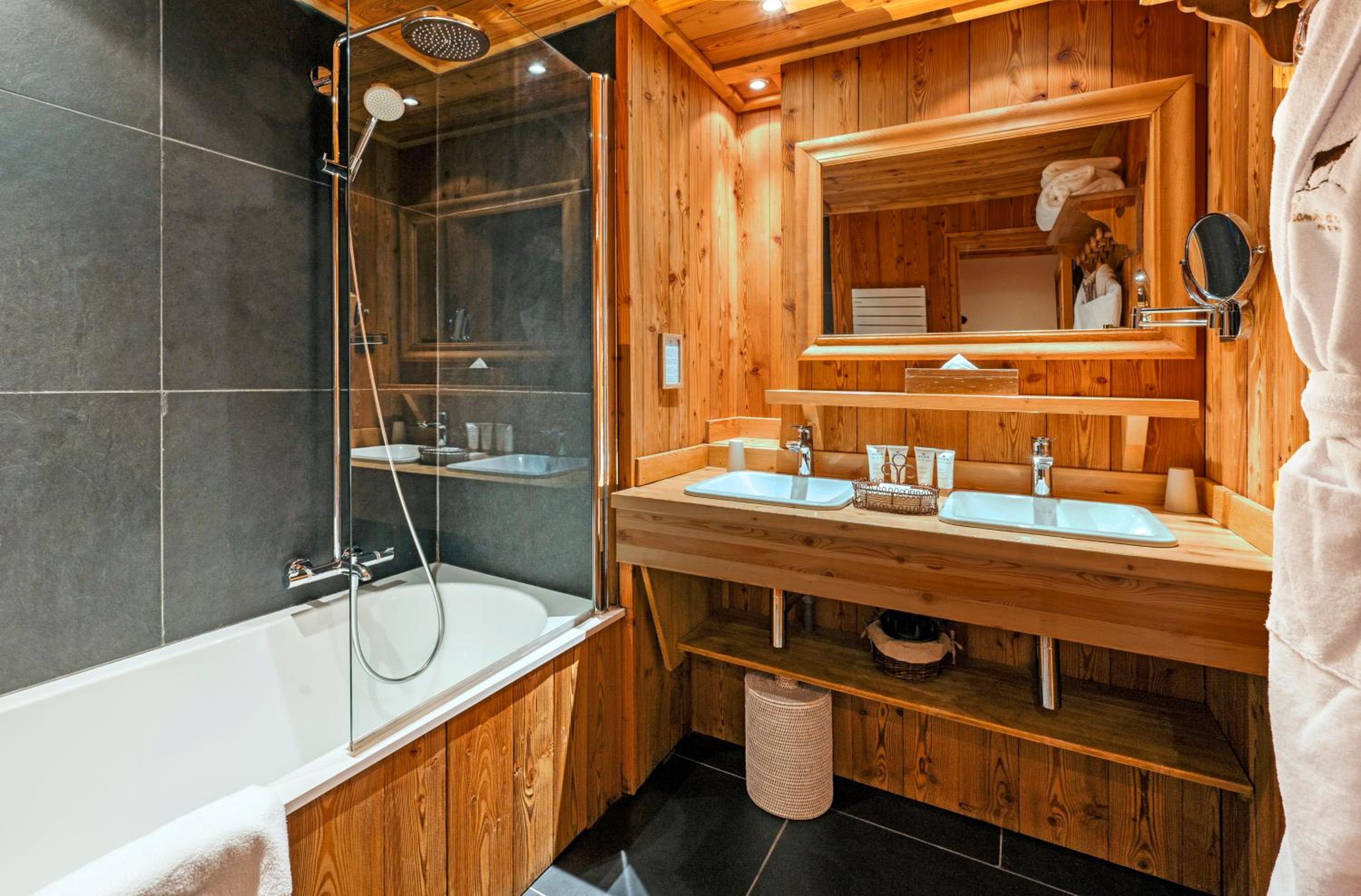 Chambre Familiale (2 Adultes et 2 Enfants) Chambre Familiale (2 Adultes et 2 Enfants)