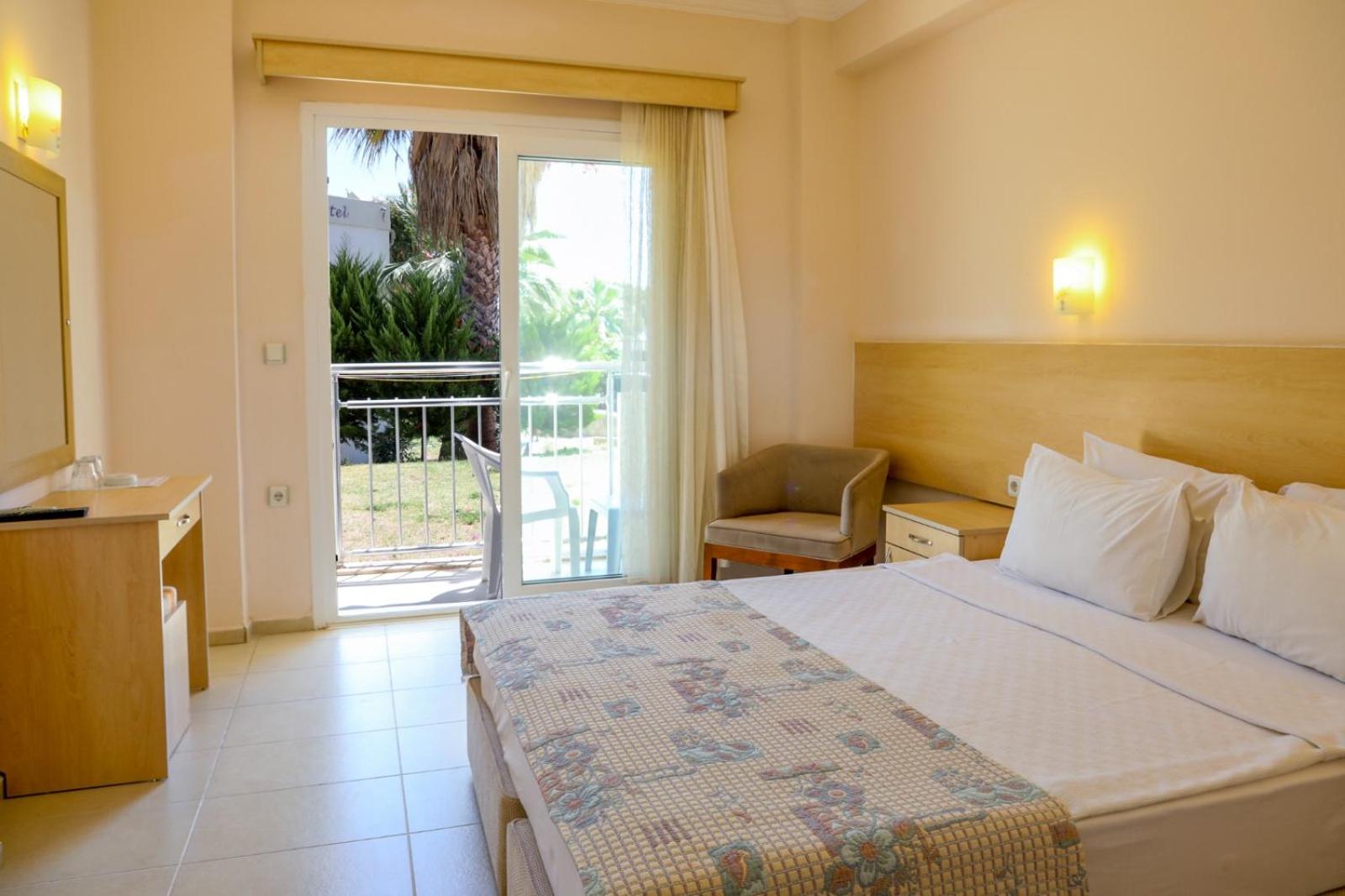 Double or Twin Room - Photo 2
